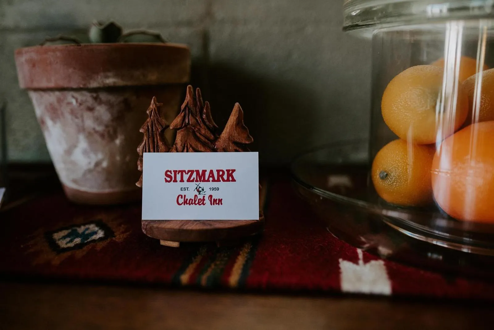 Logo/Certificate/Sign in Sitzmark Chalet Inn