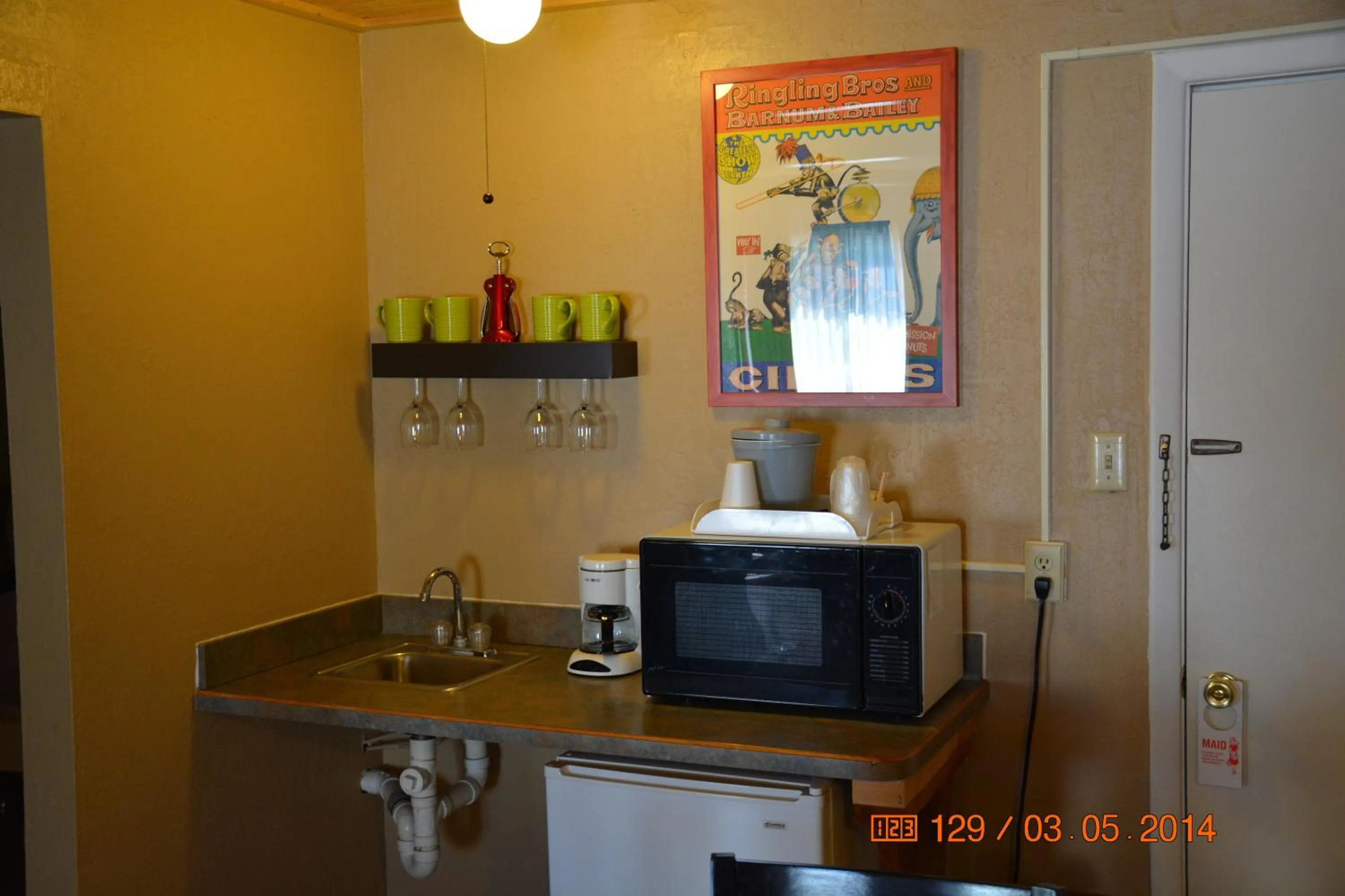 Kitchen or kitchenette in Sitzmark Chalet Inn