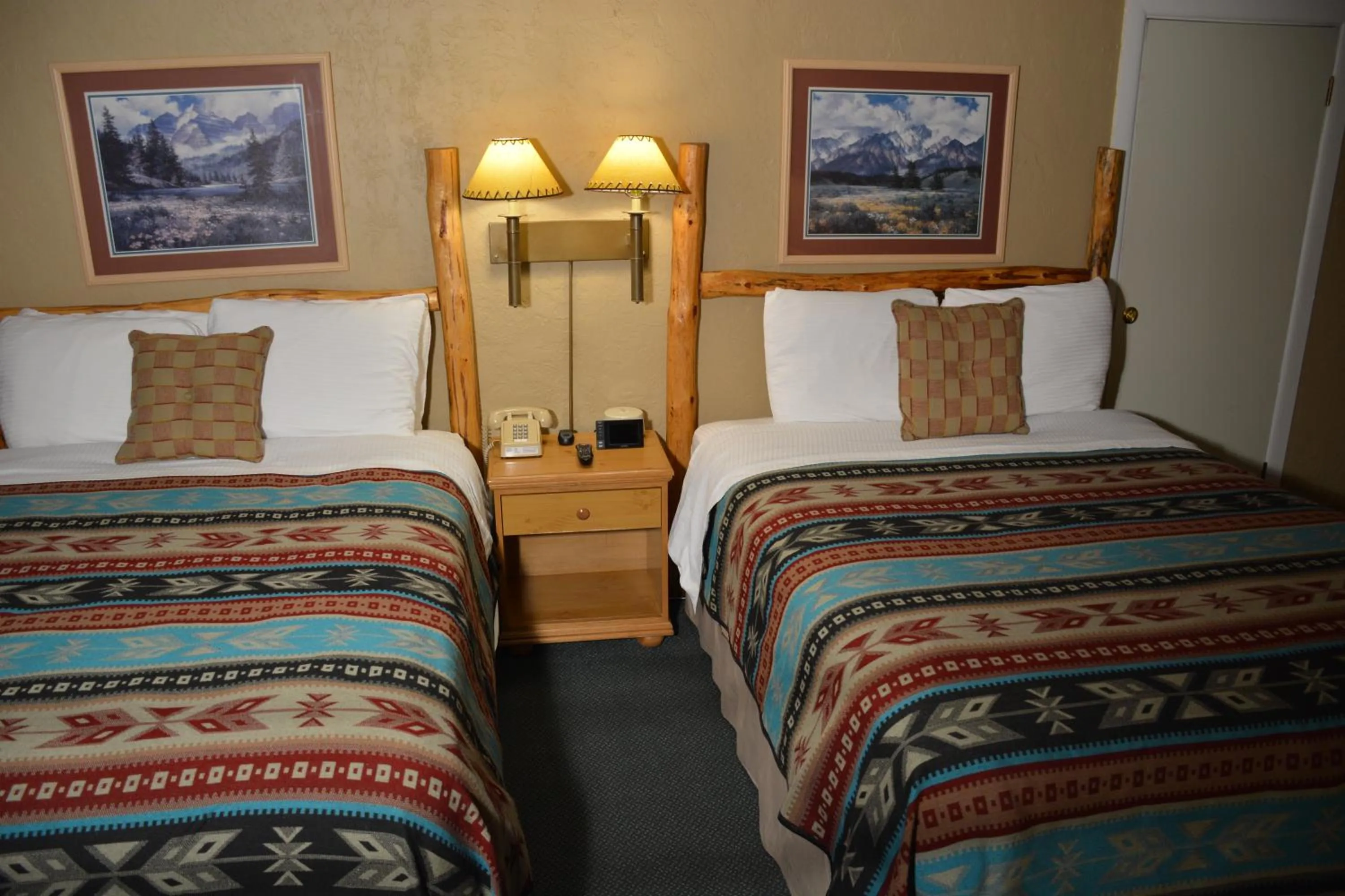 Bed in Sitzmark Chalet Inn