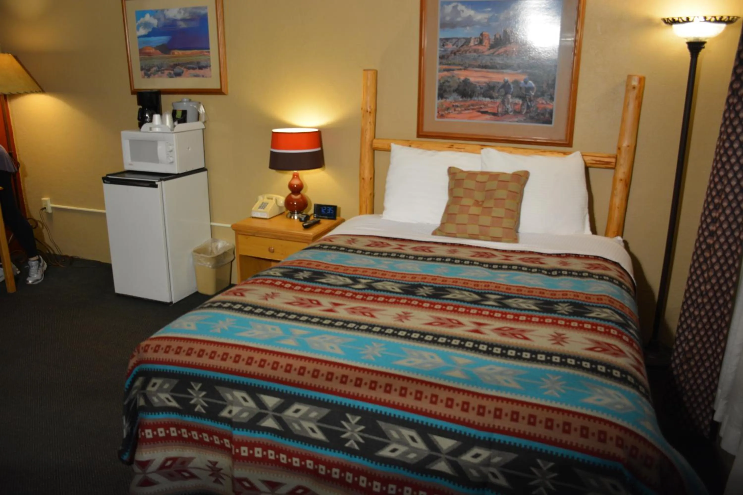 Bed in Sitzmark Chalet Inn