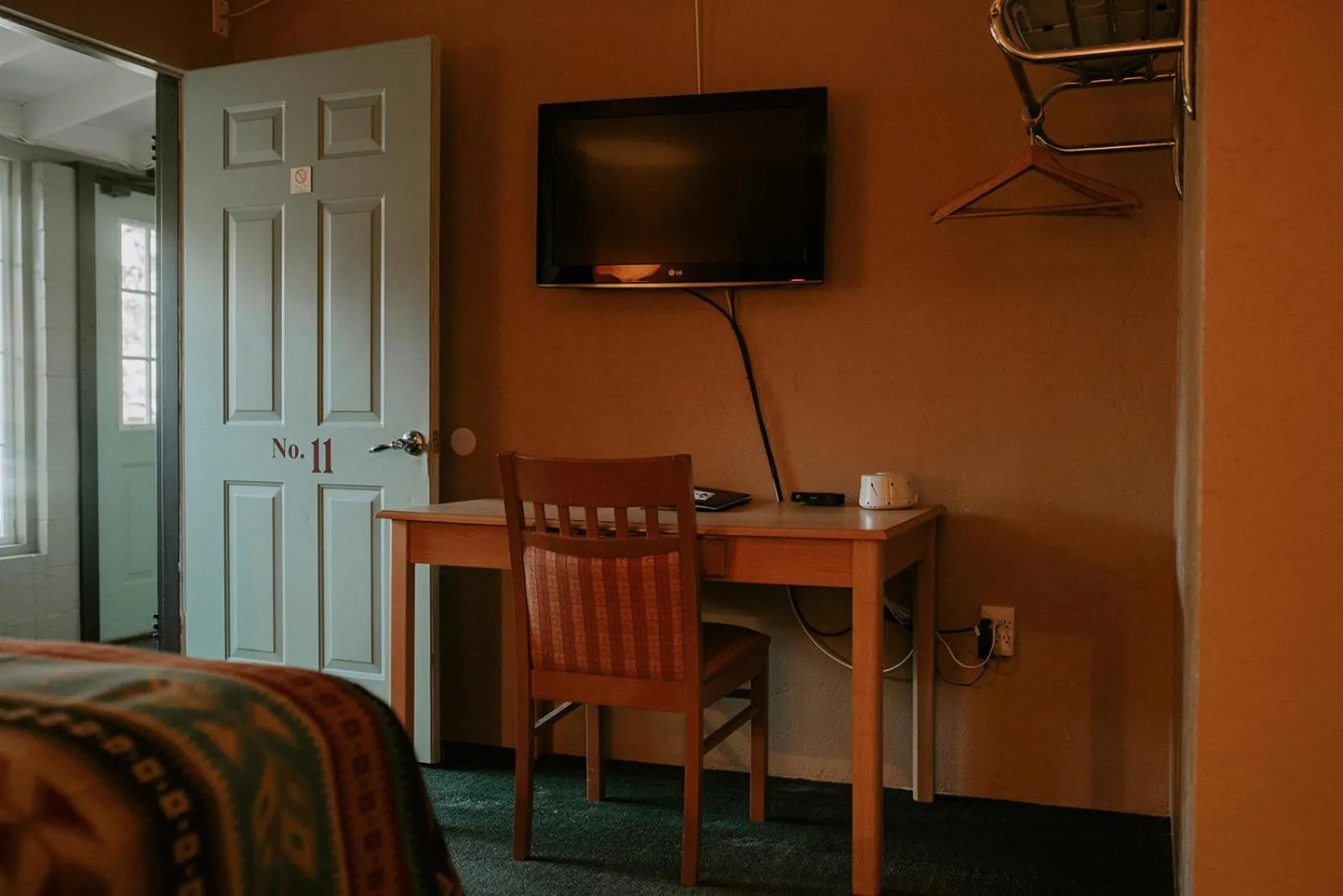 TV and multimedia in Sitzmark Chalet Inn