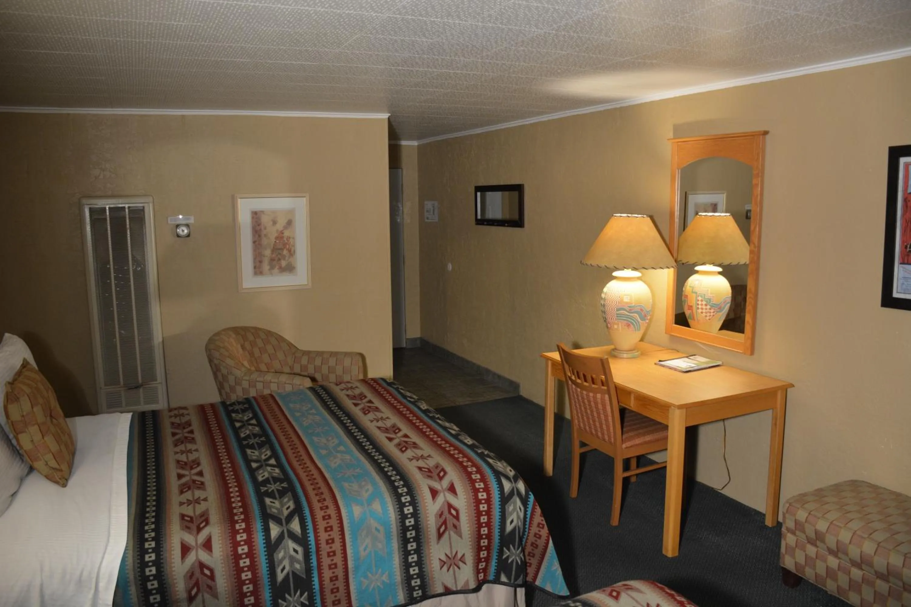 Bedroom, Bed in Sitzmark Chalet Inn