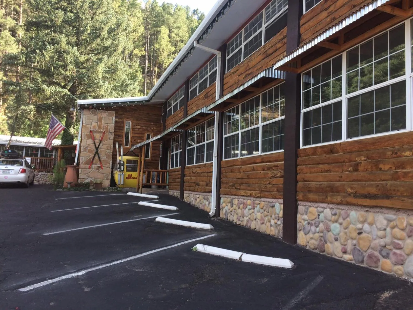 Property building in Sitzmark Chalet Inn