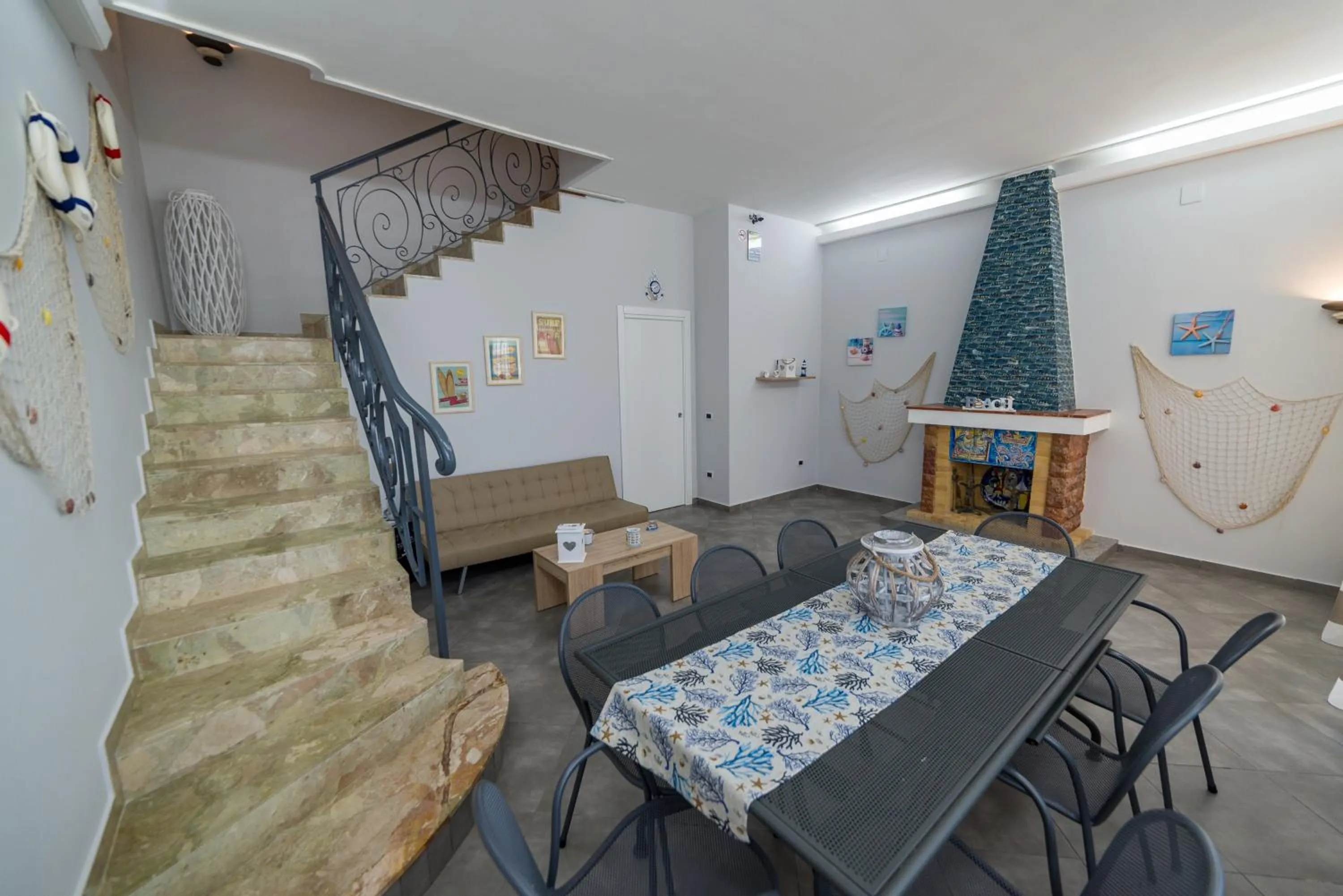 Communal lounge/ TV room in Castello di Sabbia