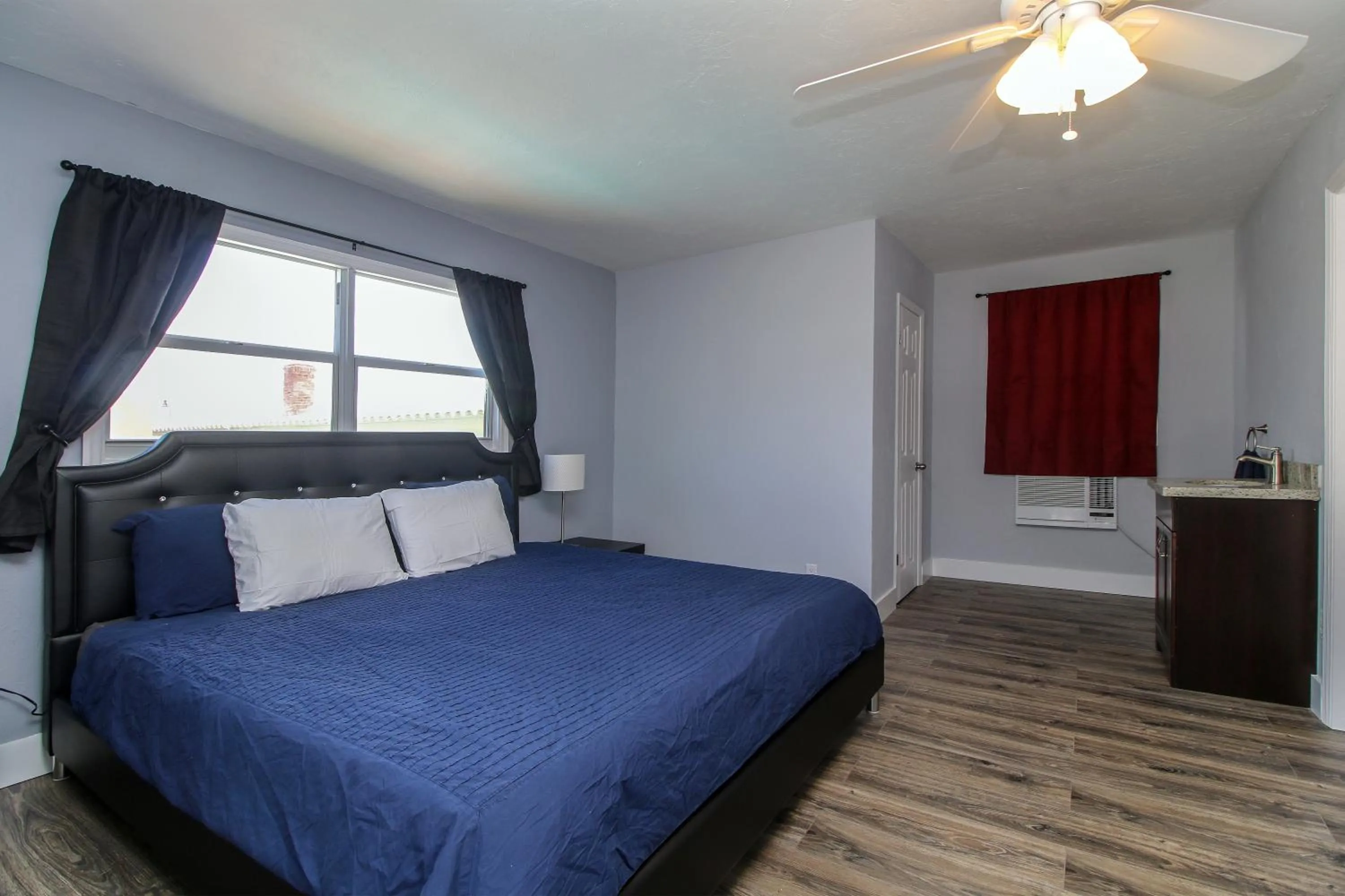 Bed in Sun Beach Inn