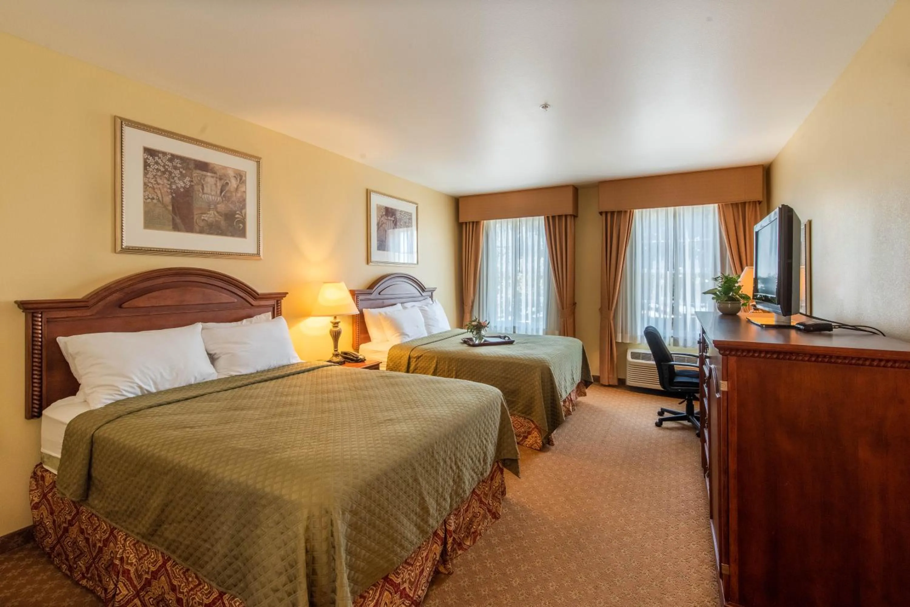 Bed in Natchez Grand Hotel On The River