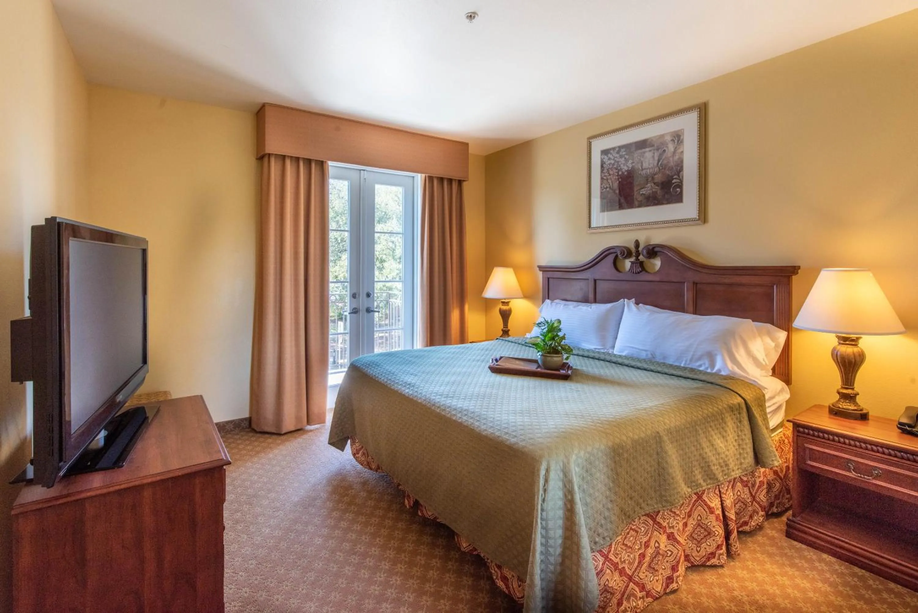 Bed in Natchez Grand Hotel On The River