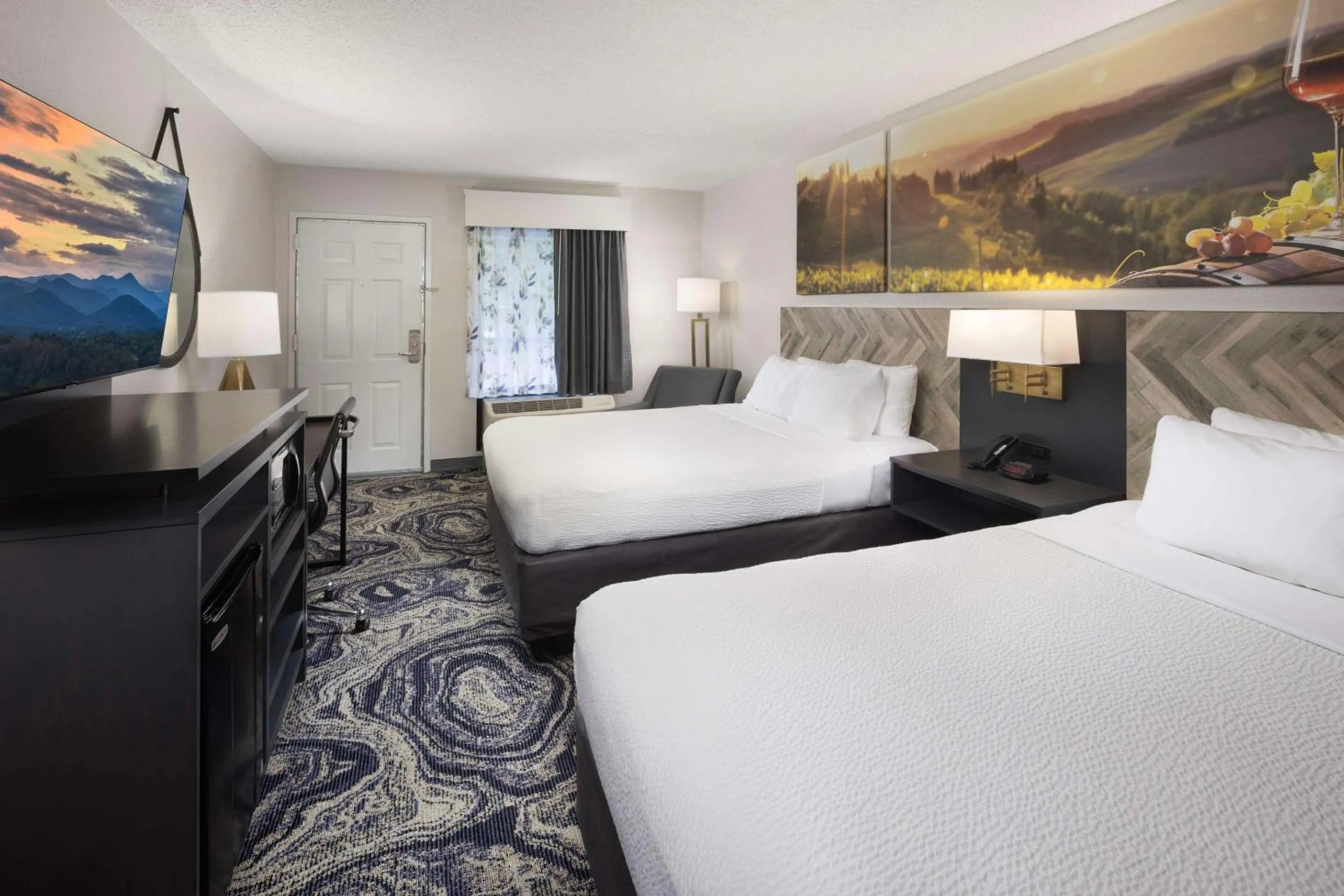 Bedroom, Bed in Clarion Inn Biltmore Village