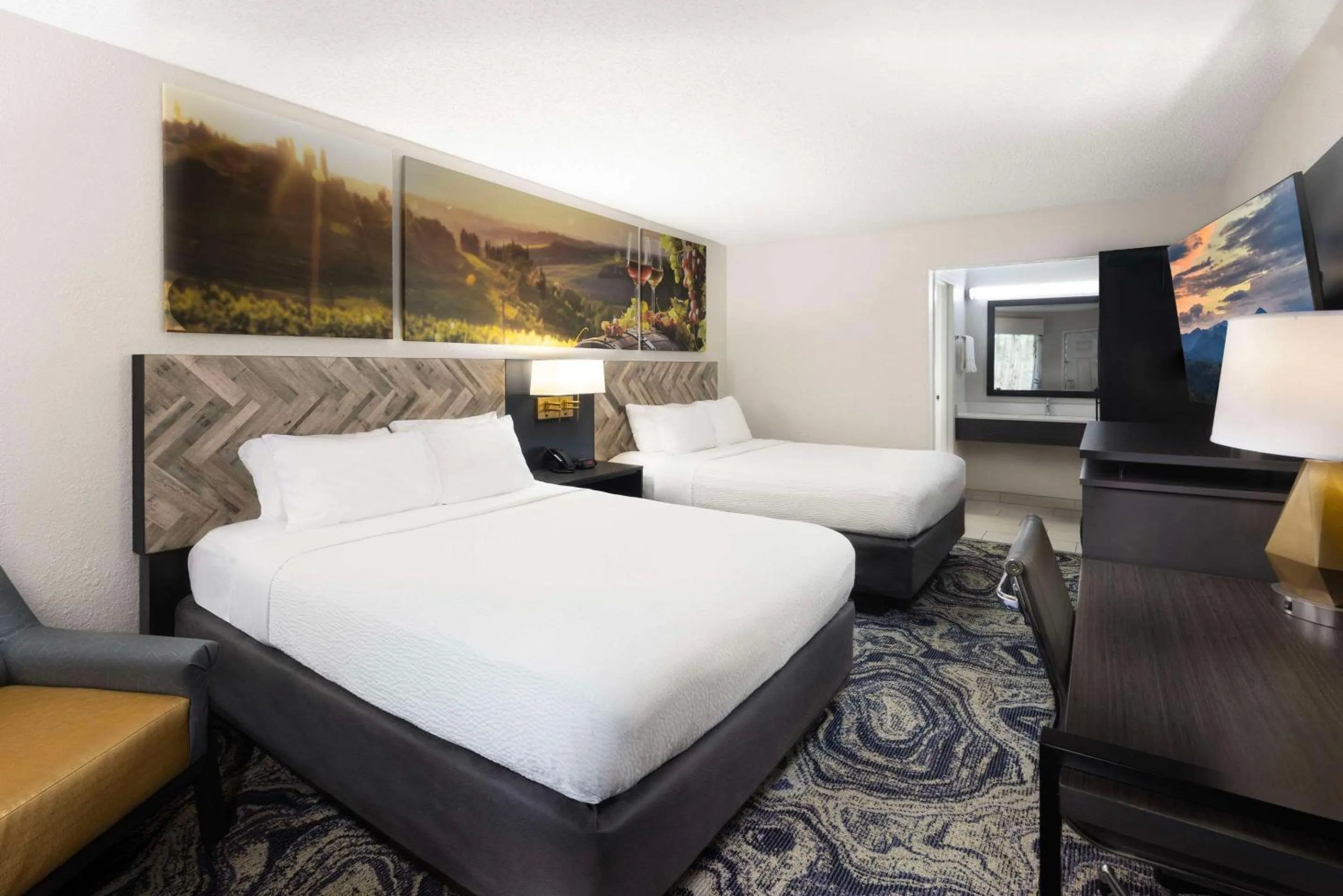 Bedroom, Bed in Clarion Inn Biltmore Village