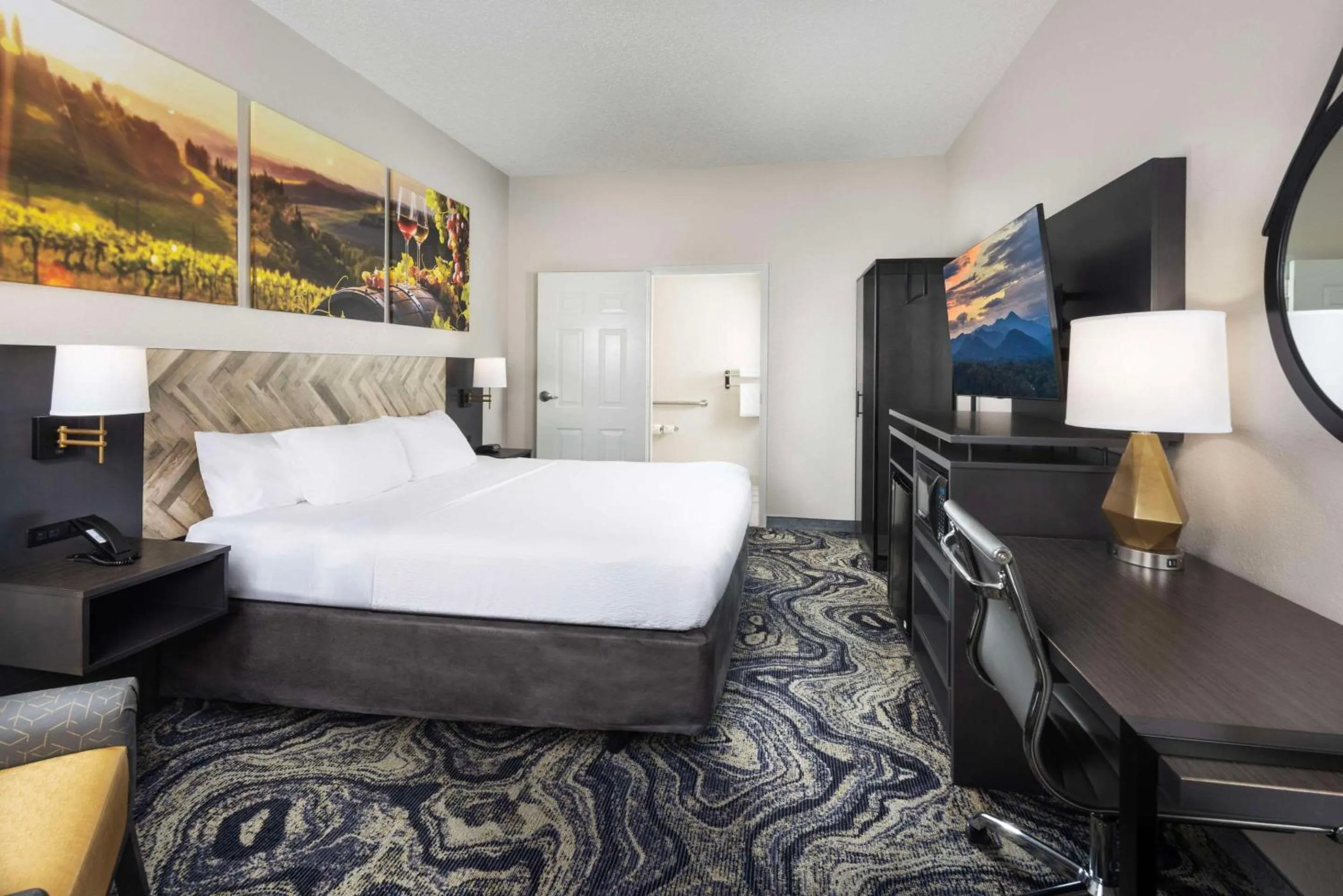 Bedroom, Bed in Clarion Inn Biltmore Village