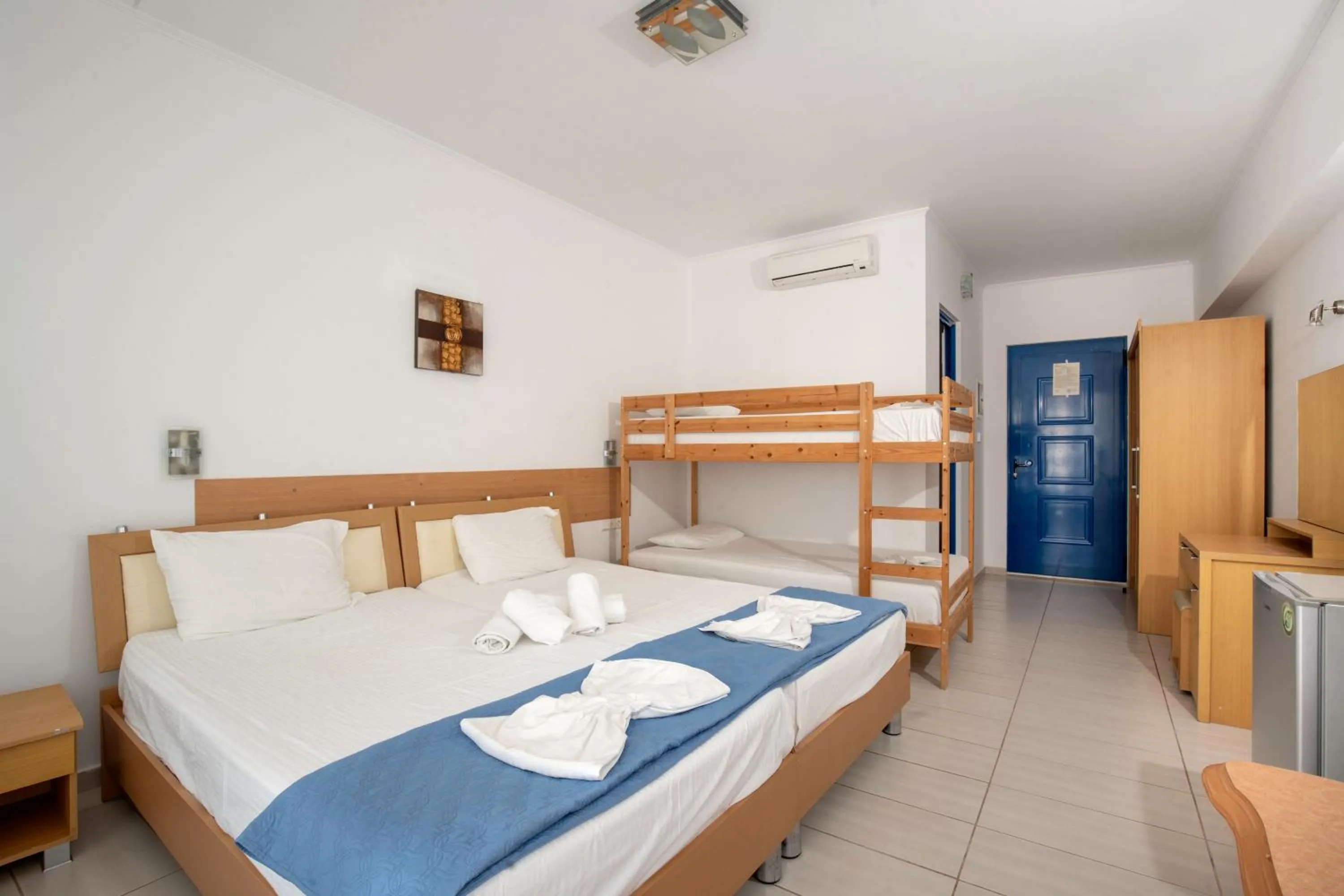 Photo of the whole room, Bed in Raffaello Beach