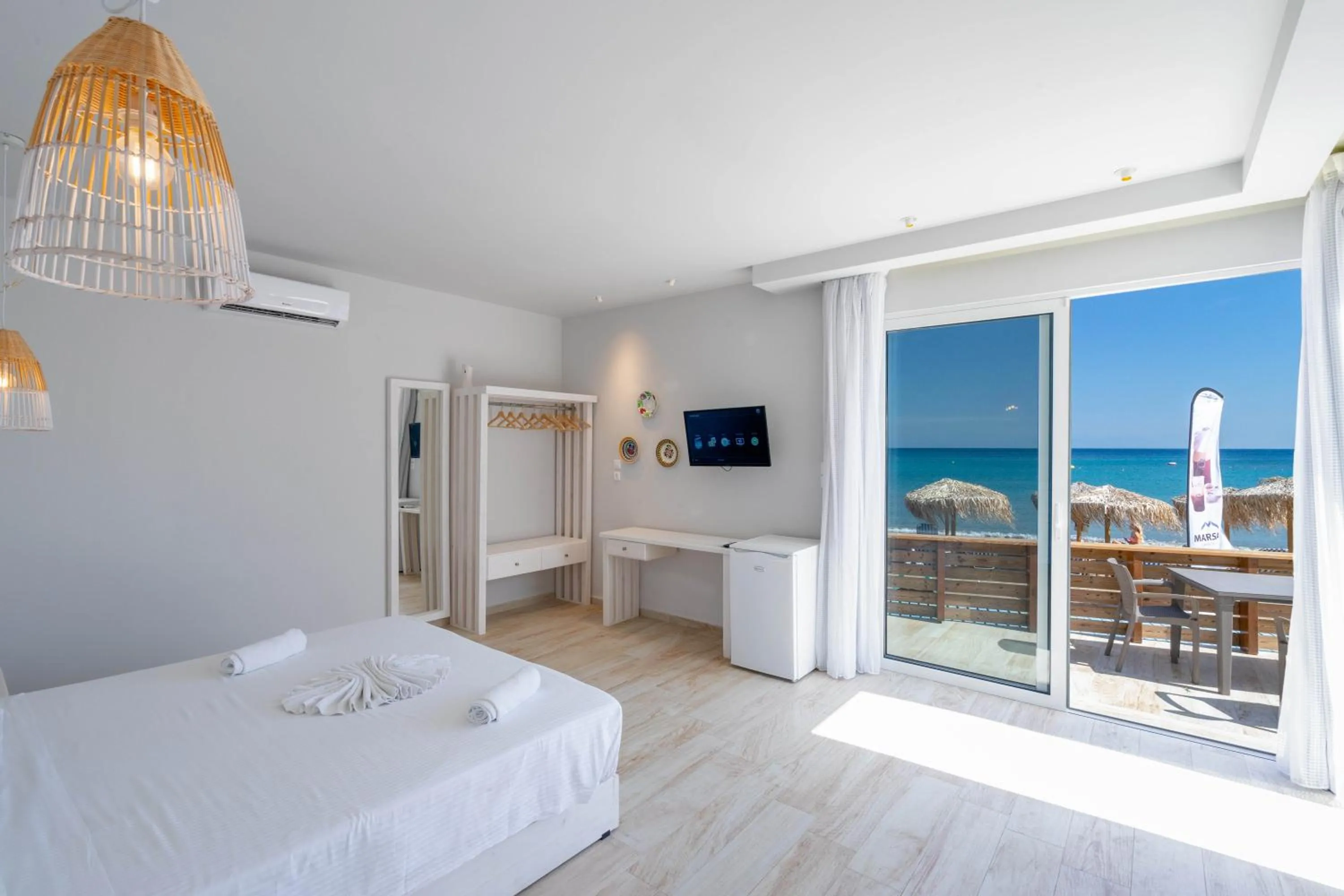 Communal lounge/ TV room, Bed in Raffaello Beach