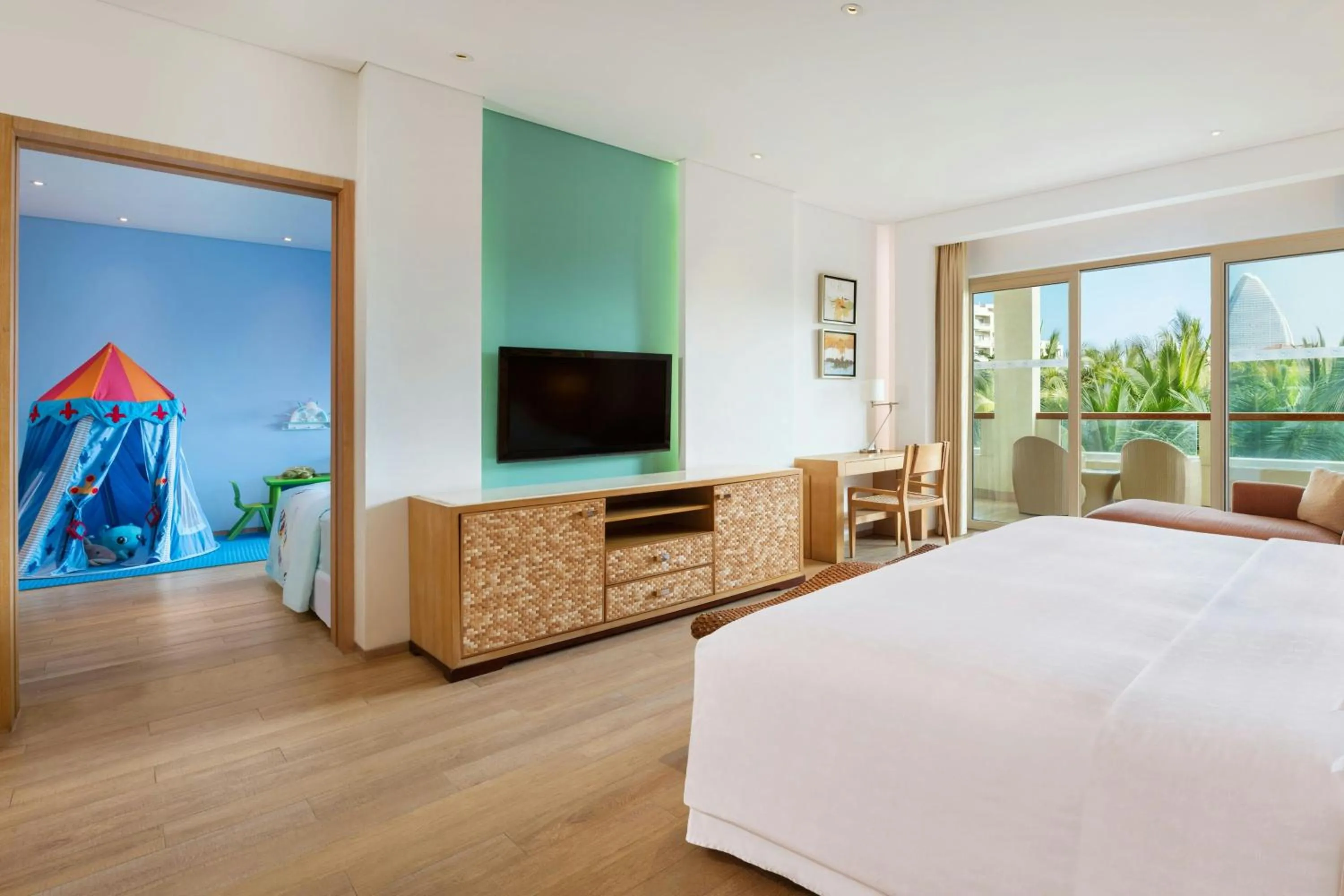 Photo of the whole room, Bed in Sheraton Sanya Haitang Bay Resort