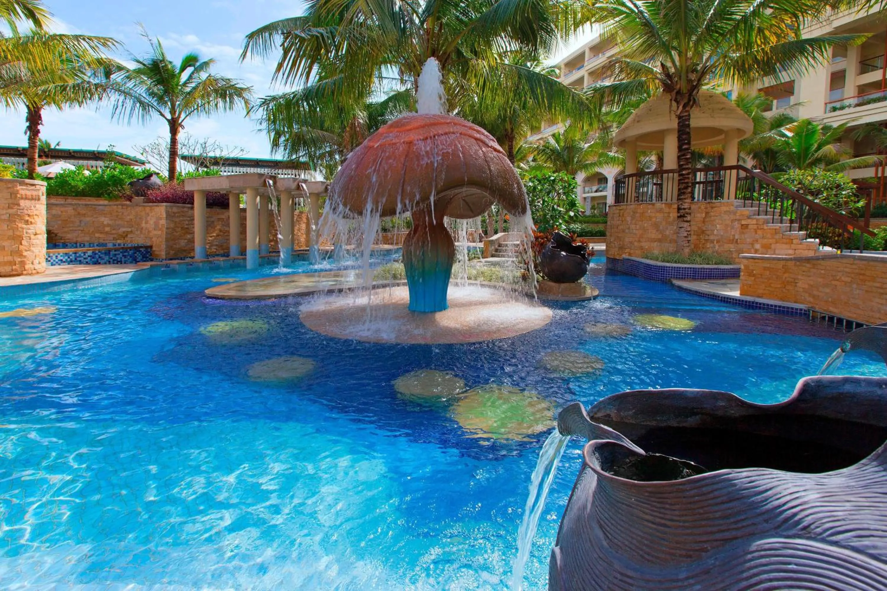 Swimming pool in Sheraton Sanya Haitang Bay Resort