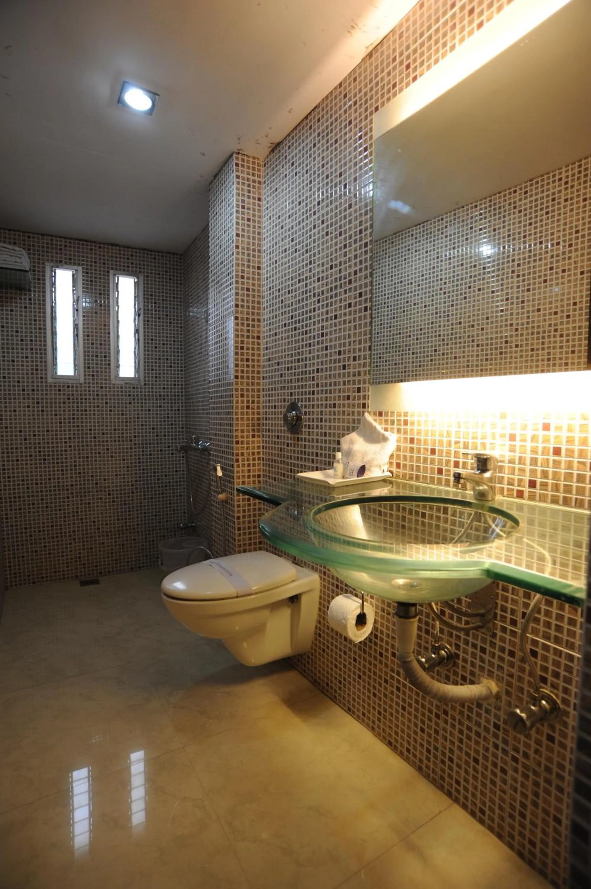 Bathroom in Hotel Lee International