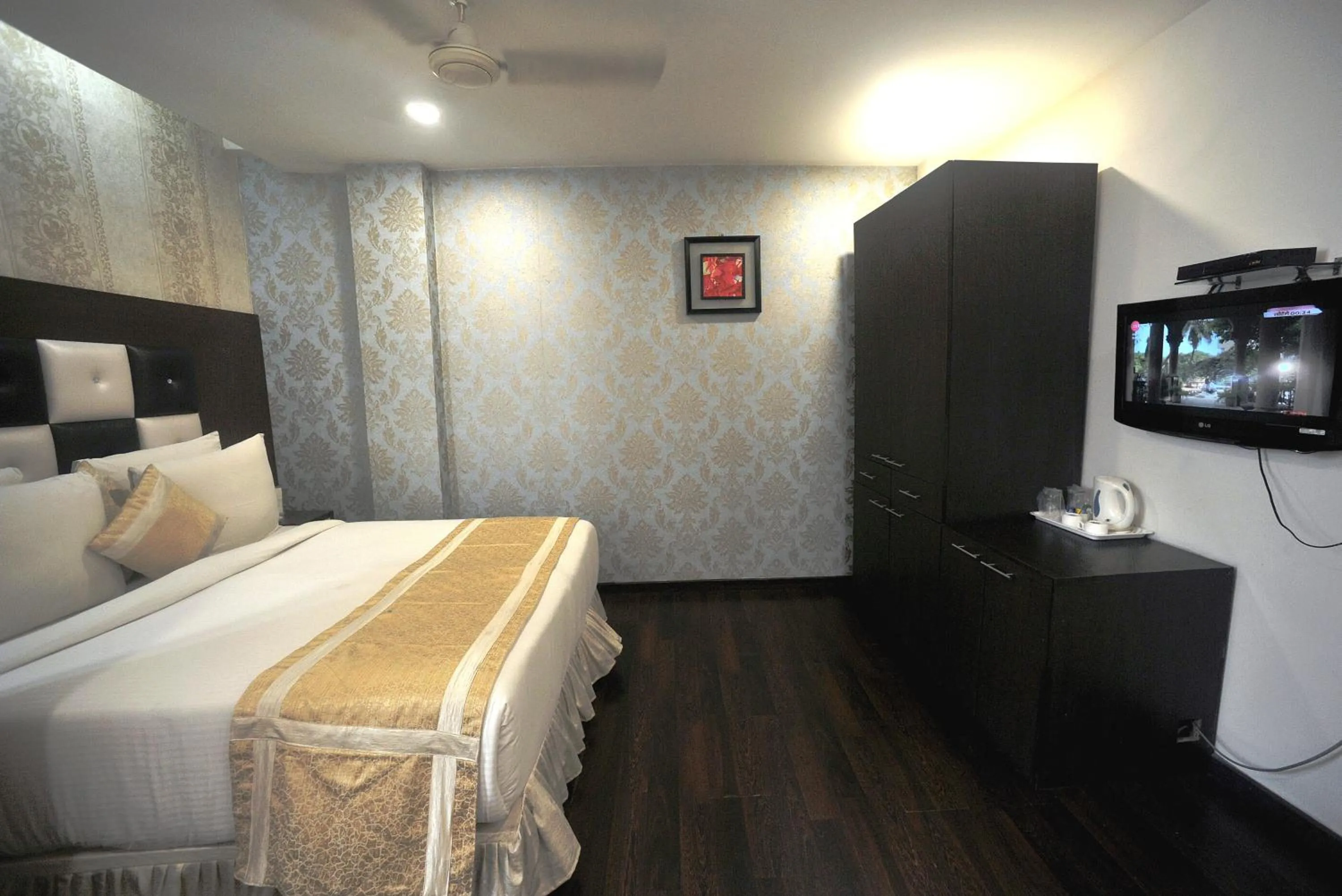 Bedroom, Bed in Hotel Lee International