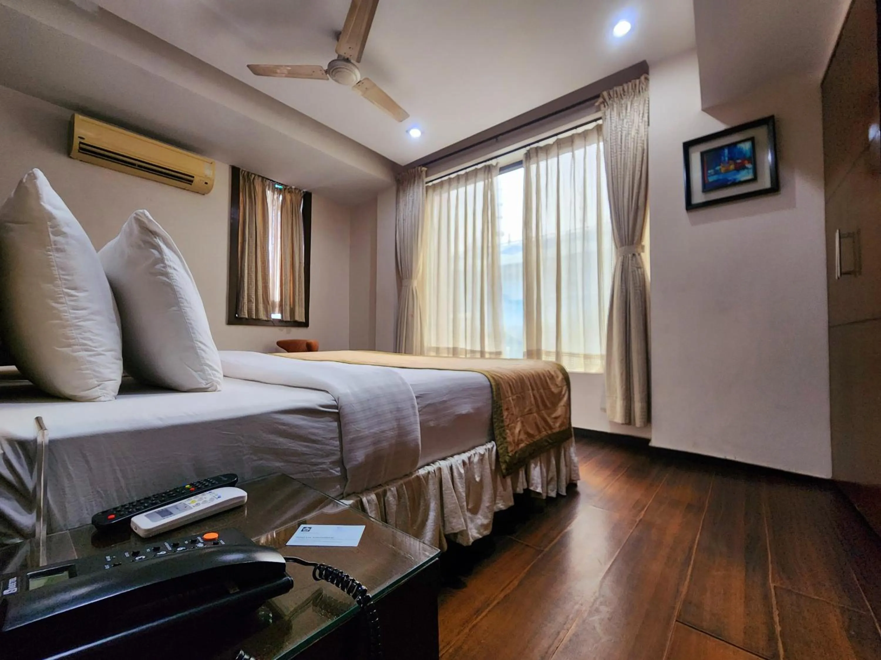 Bed in Hotel Lee International