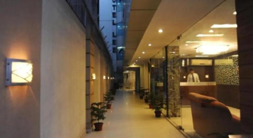 Facade/entrance in Hotel Lee International