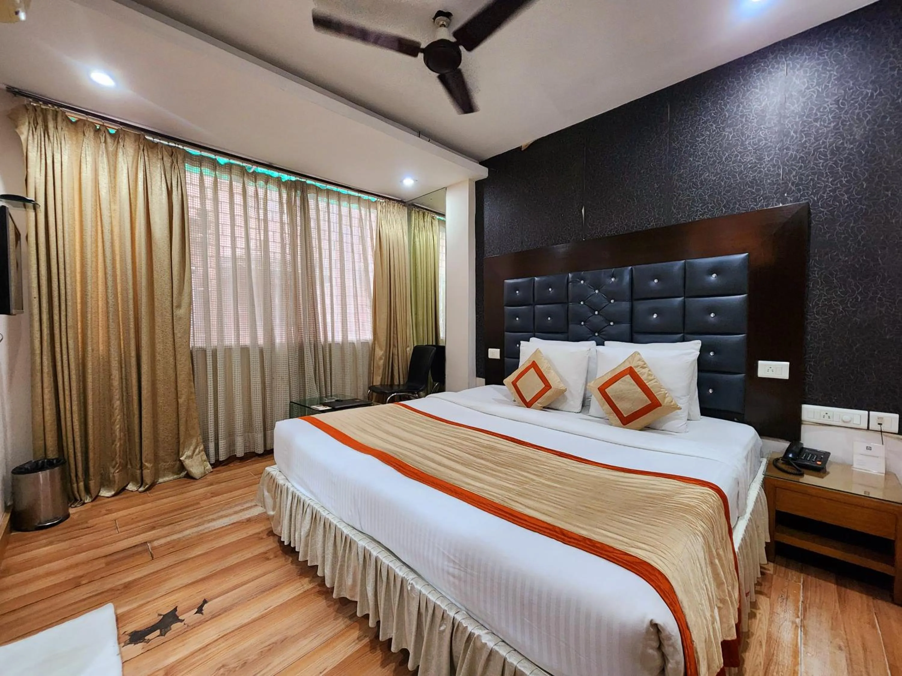 TV and multimedia, Bed in Hotel Lee International