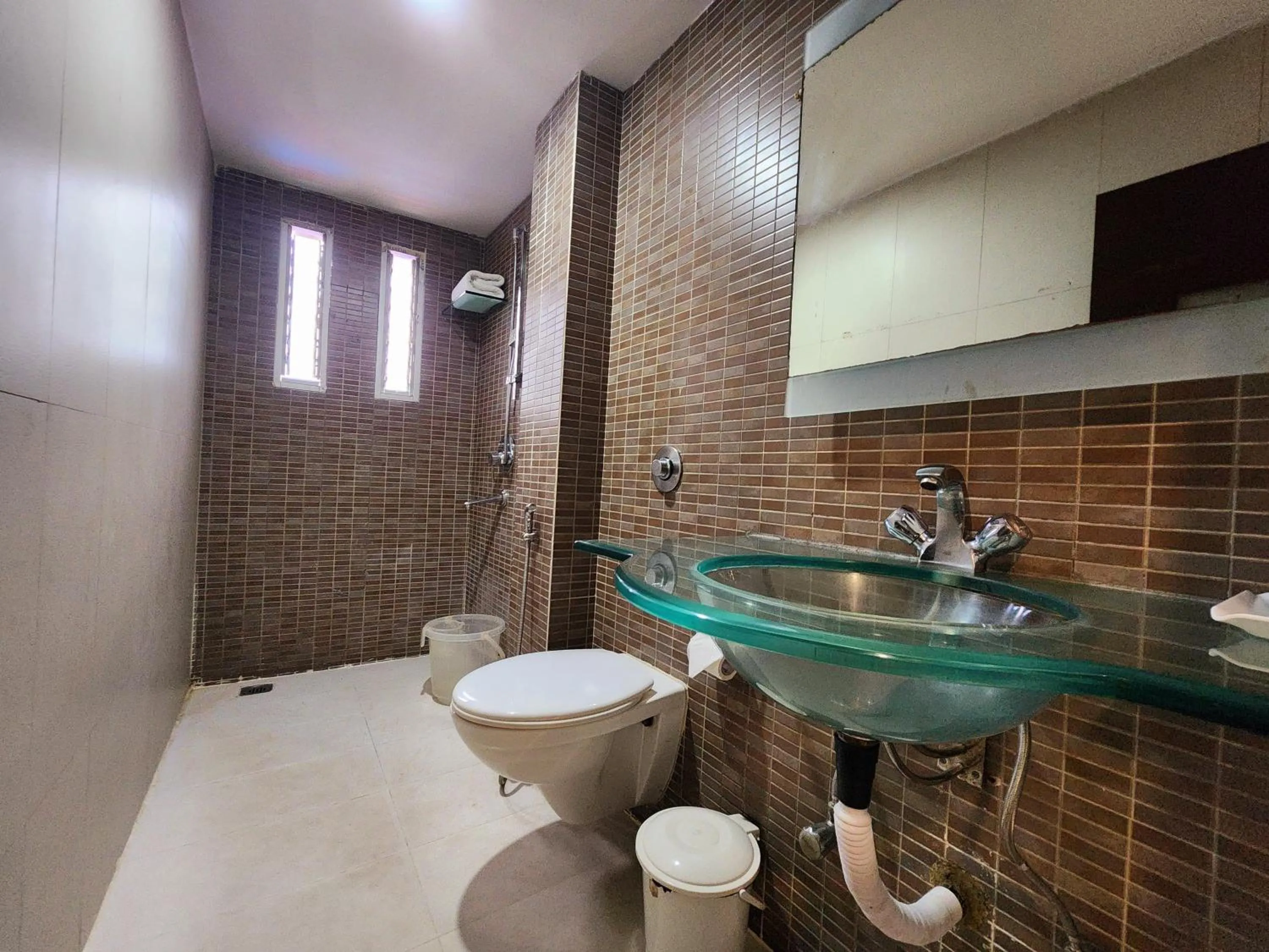 Toilet in Hotel Lee International