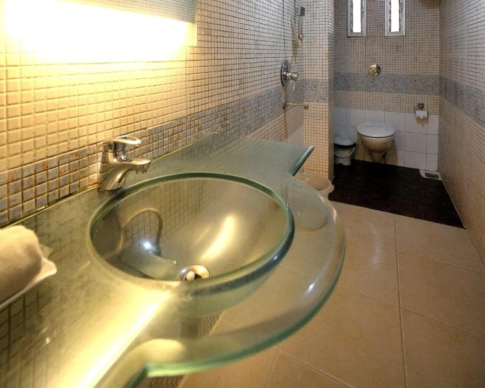 Toilet in Hotel Lee International