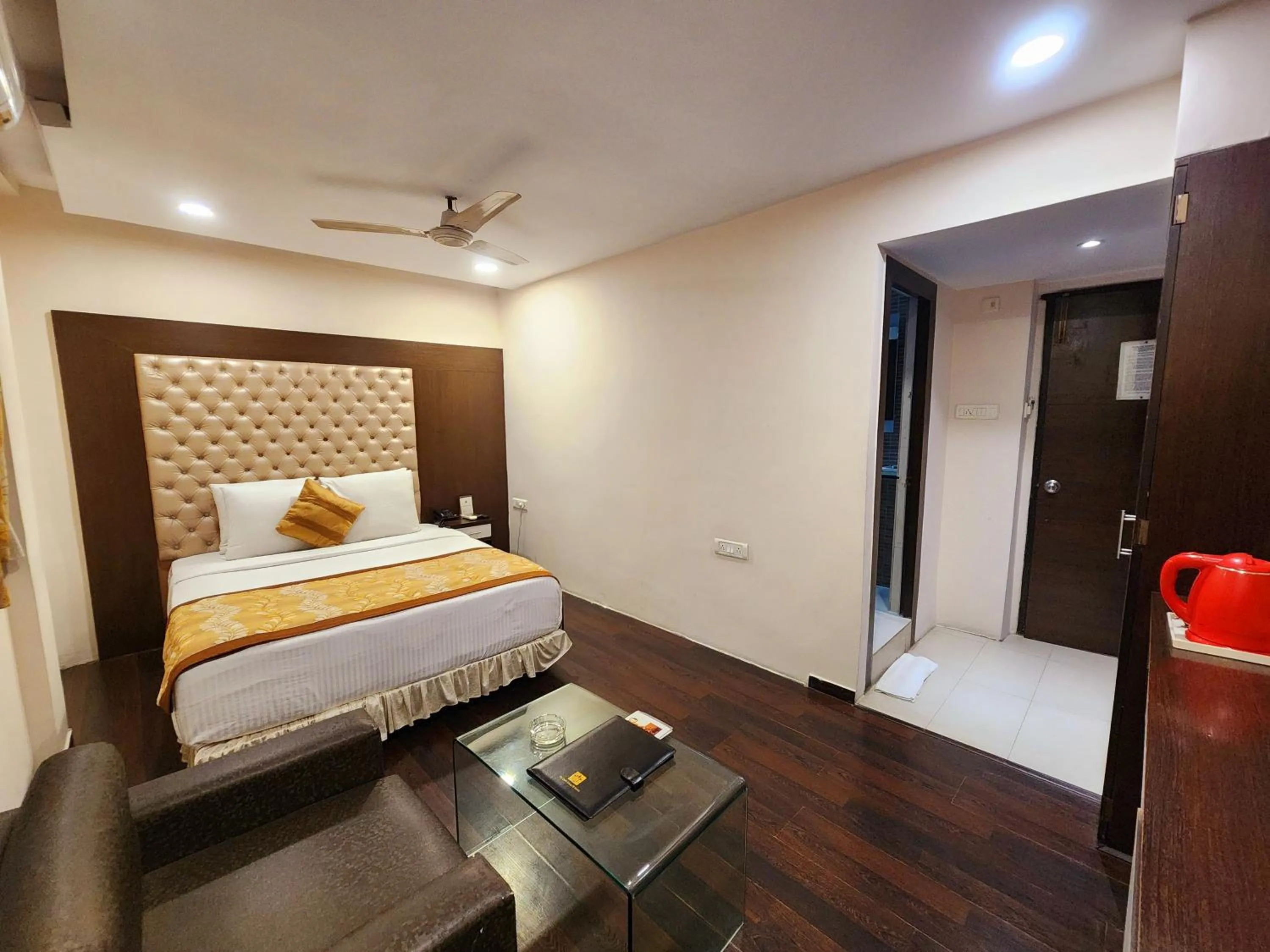 Bed in Hotel Lee International