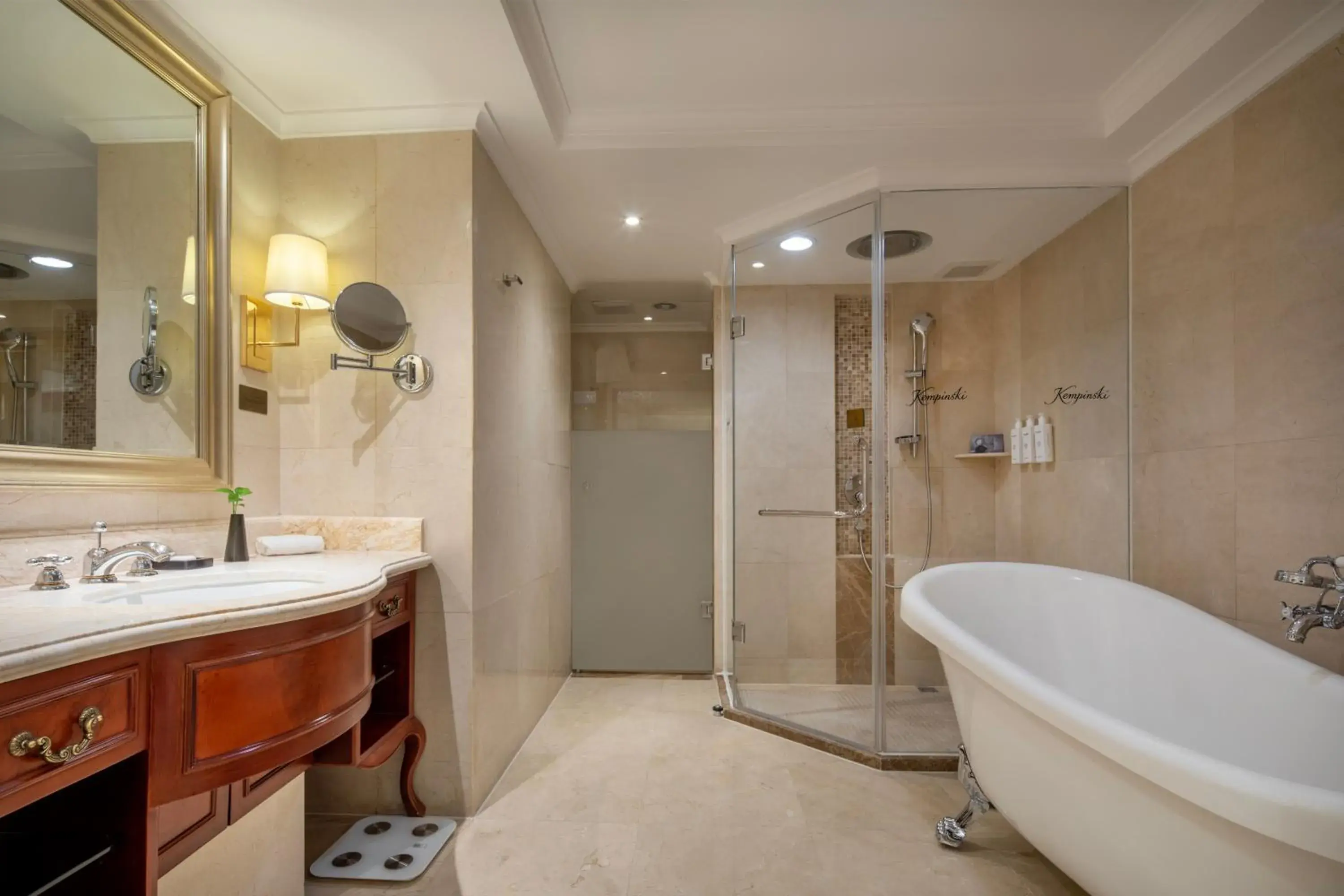 Deluxe King with Panoramic View in Kempinski Hotel Guiyang Deluxe King with Panoramic View in Kempinski Hotel Guiyang