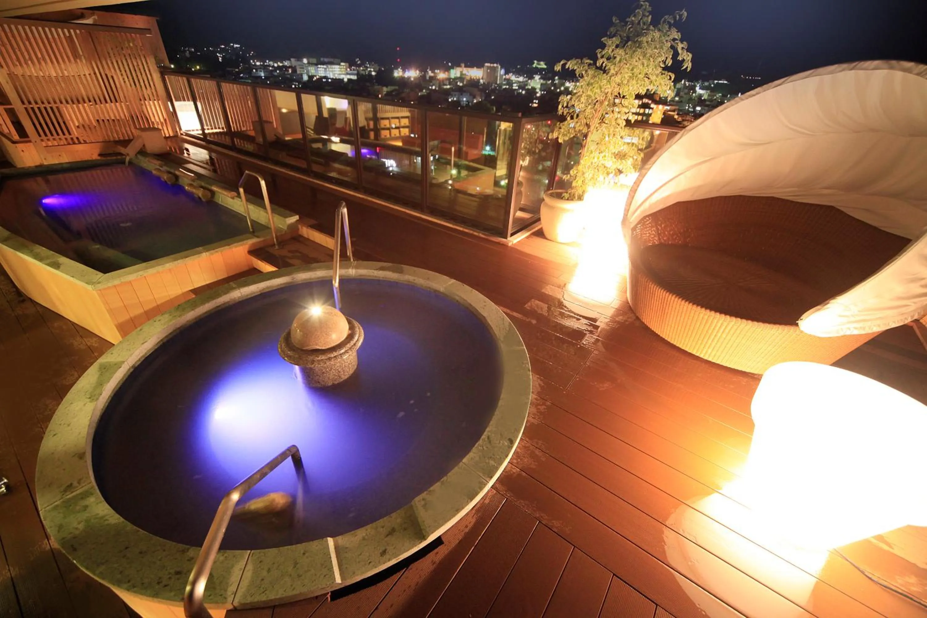 Night, Pool View in Hoshokaku                                                                                       