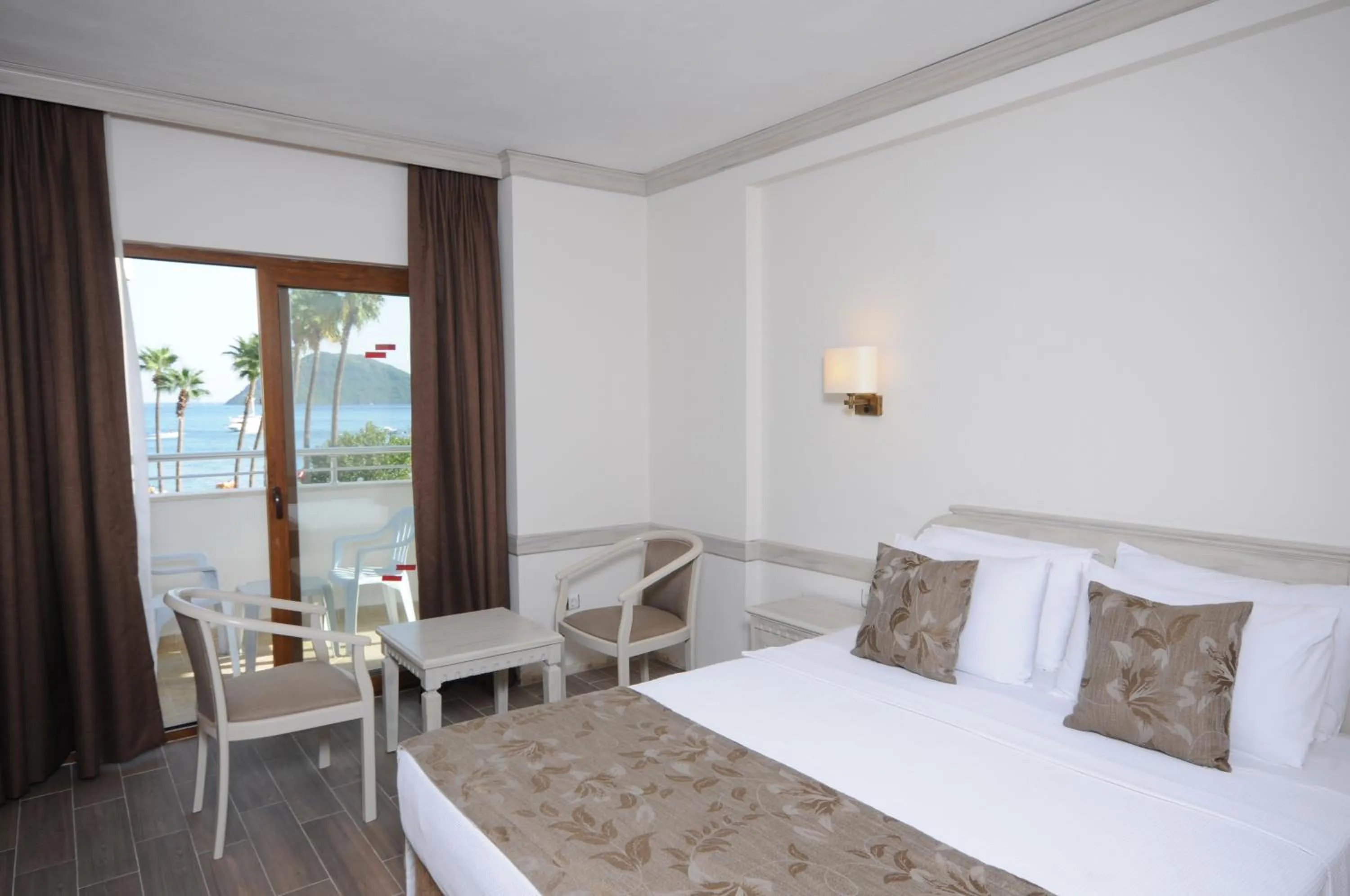 Day, Bed in My Dream Hotel