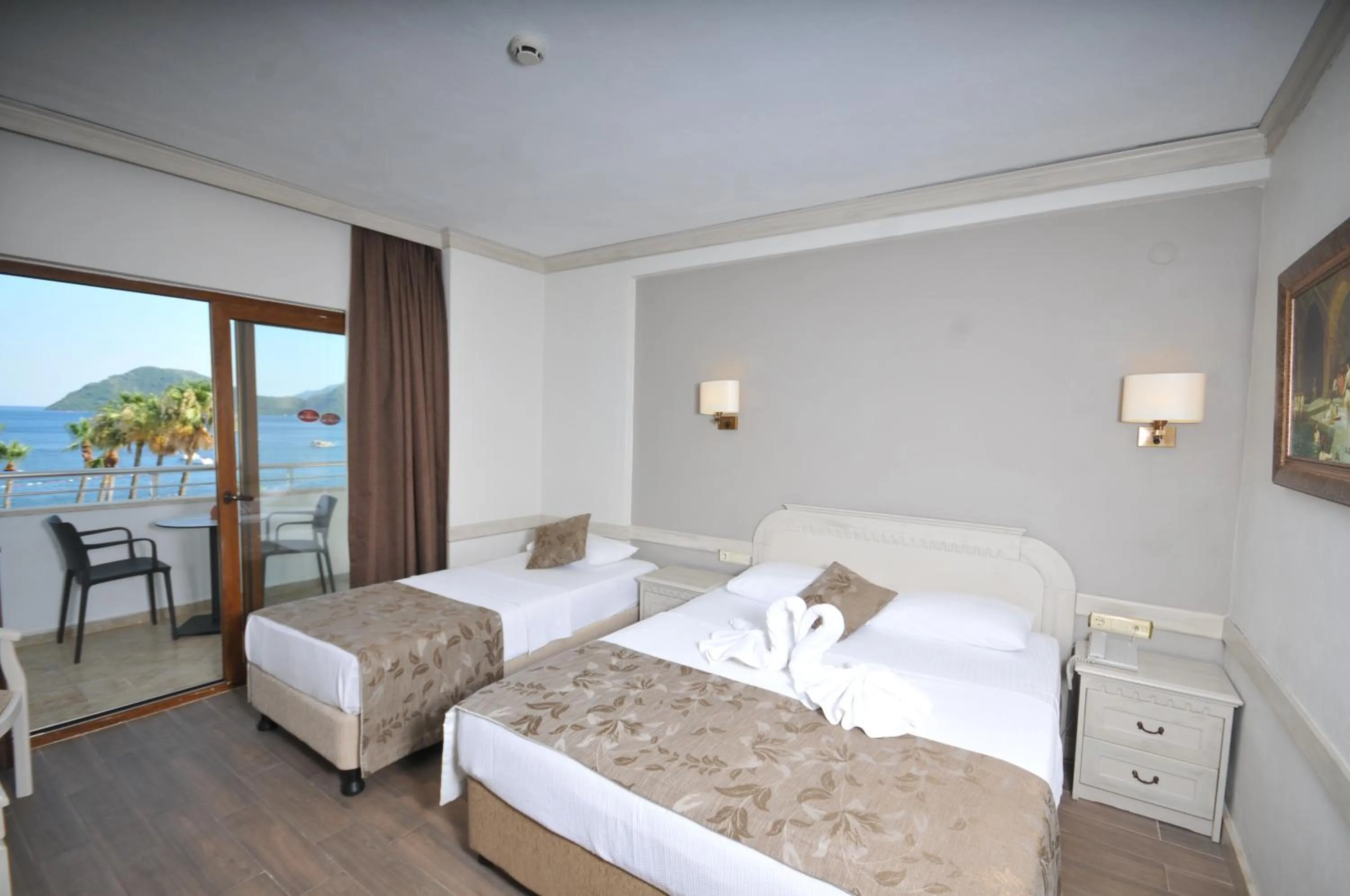 Photo of the whole room, Bed in My Dream Hotel