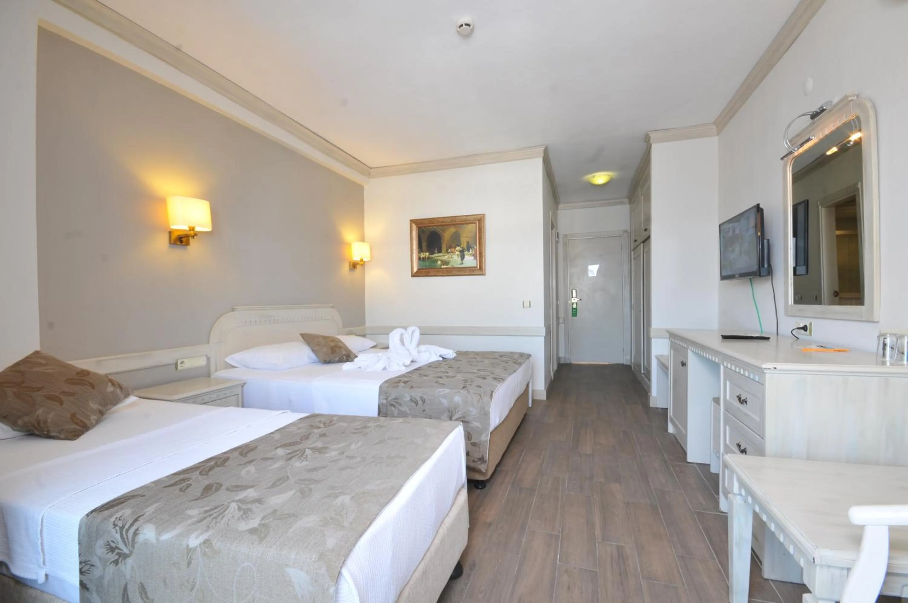 Photo of the whole room, Bed in My Dream Hotel