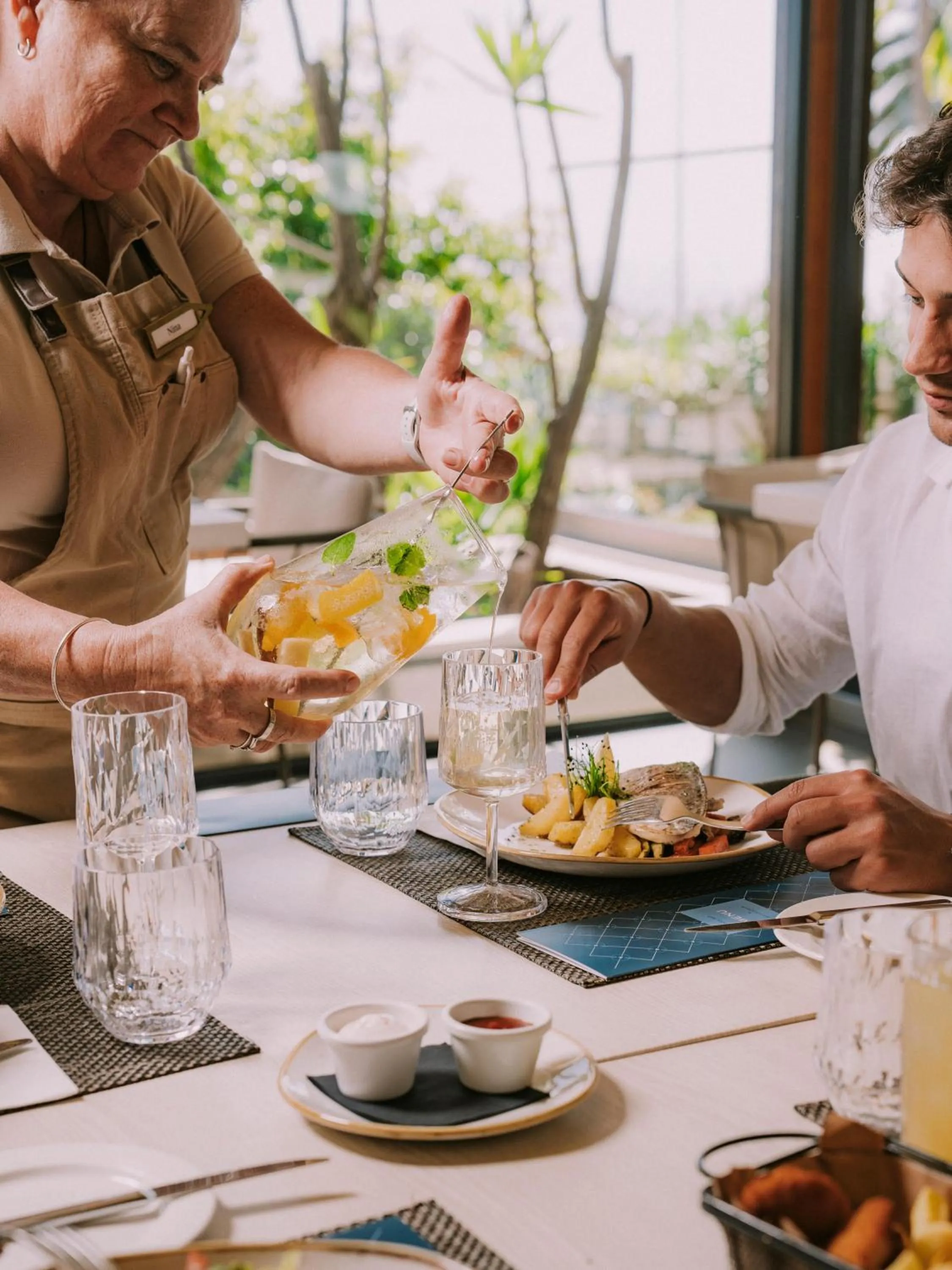 Lounge or bar in The Views Oasis