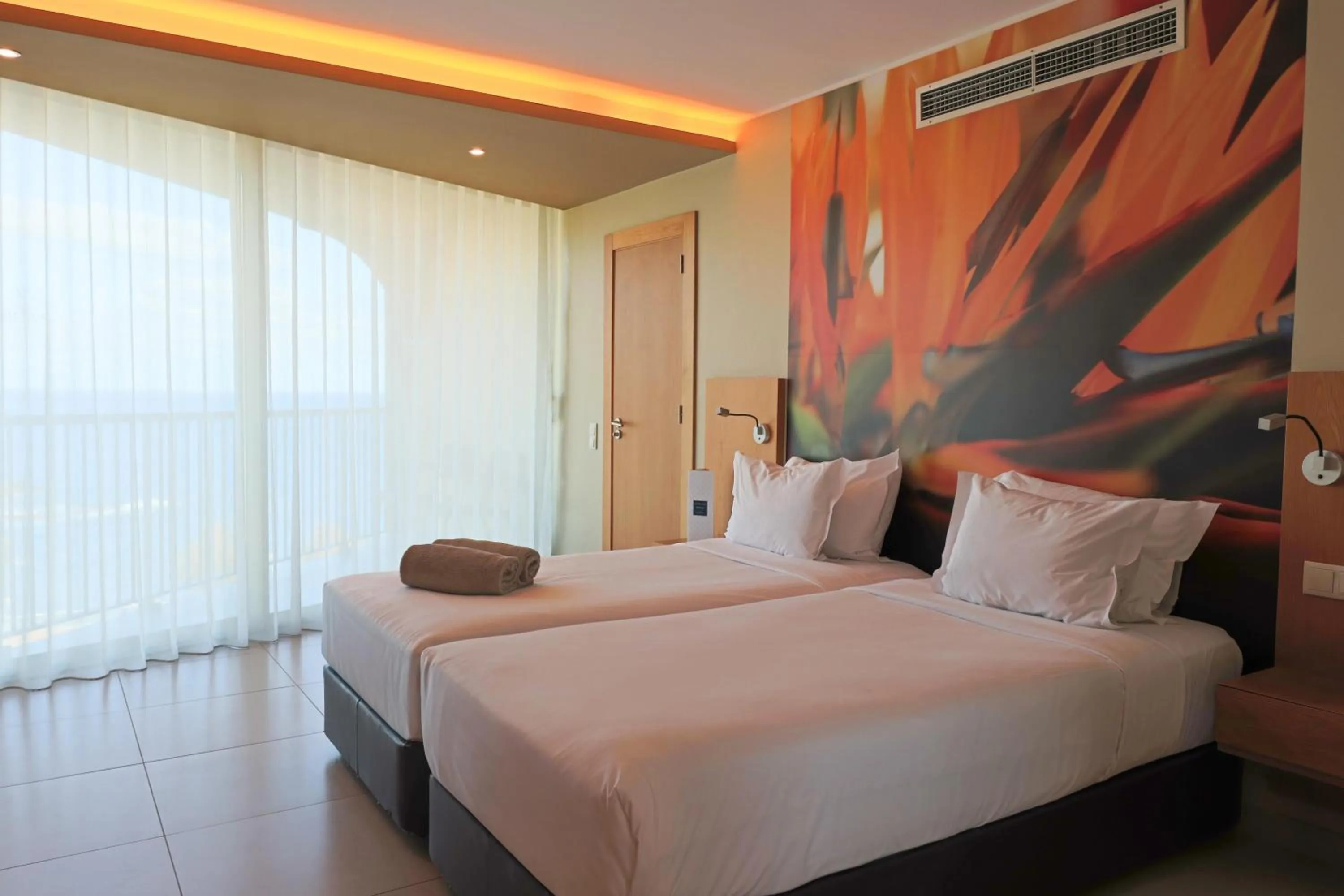 Photo of the whole room, Bed in The Views Oasis