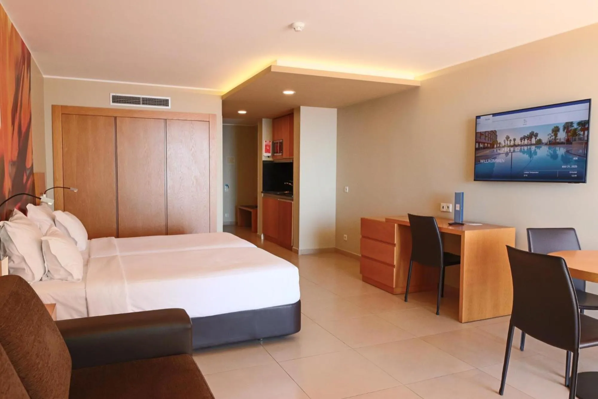 Photo of the whole room, Bed in The Views Oasis