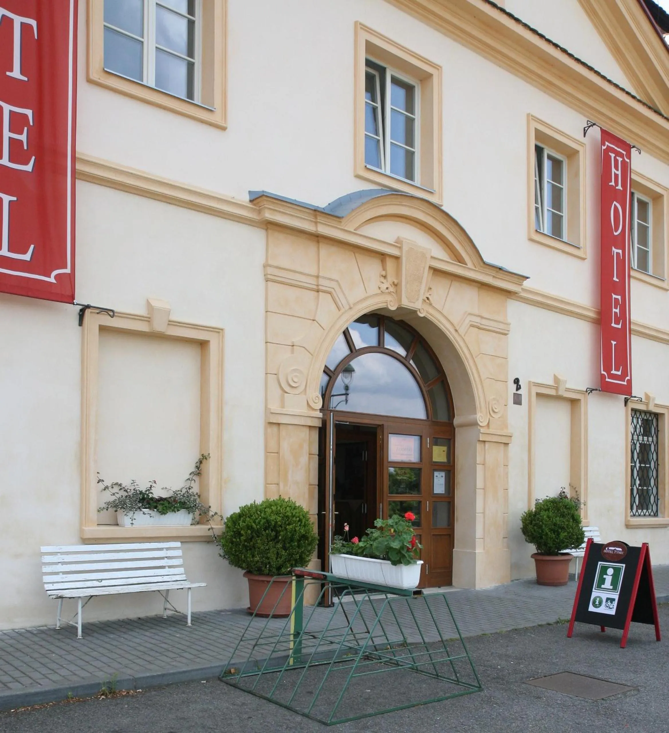 Facade/entrance in Hotel Tynec