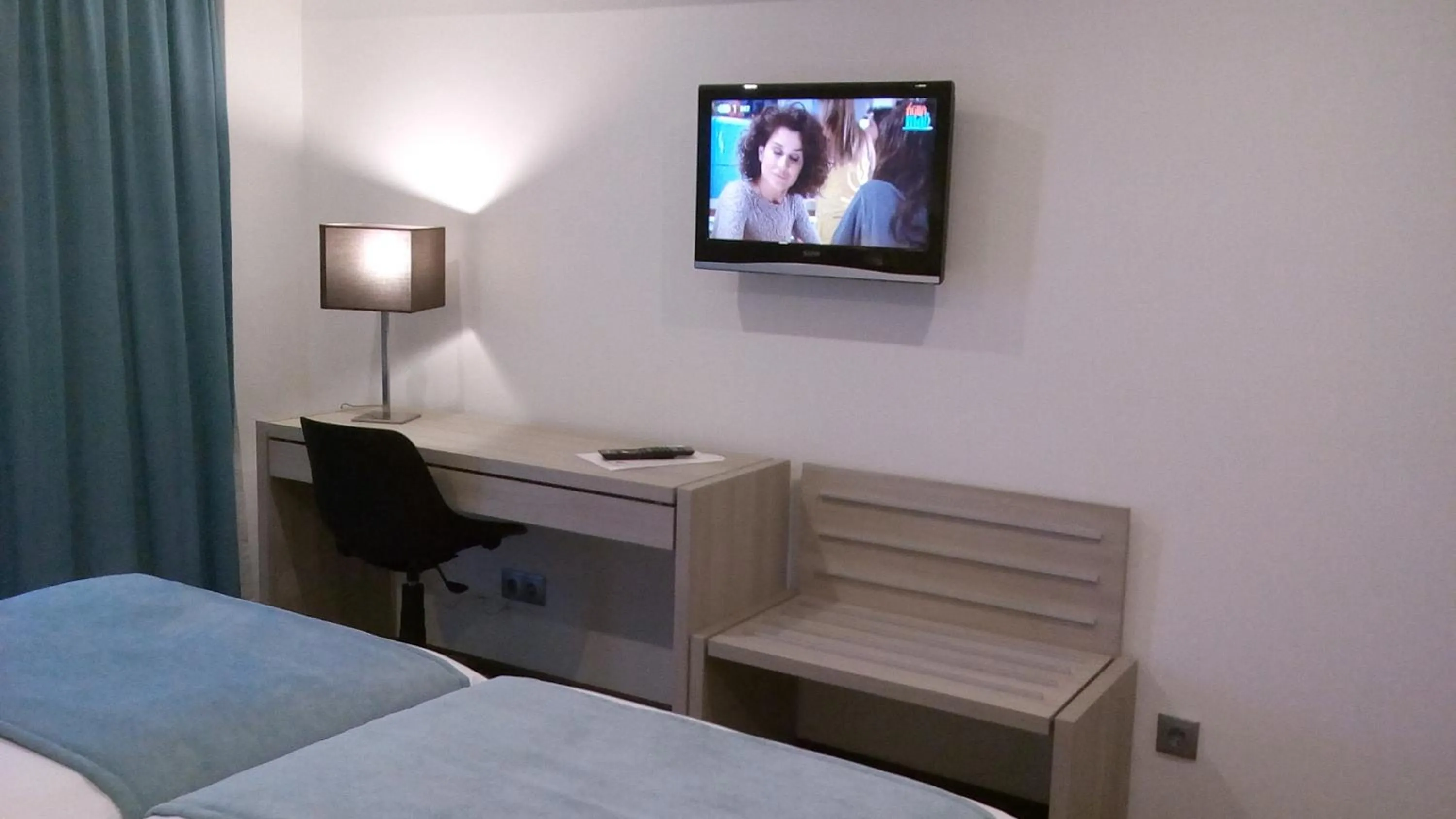 TV and multimedia, Bed in VIP Executive Zurique Hotel