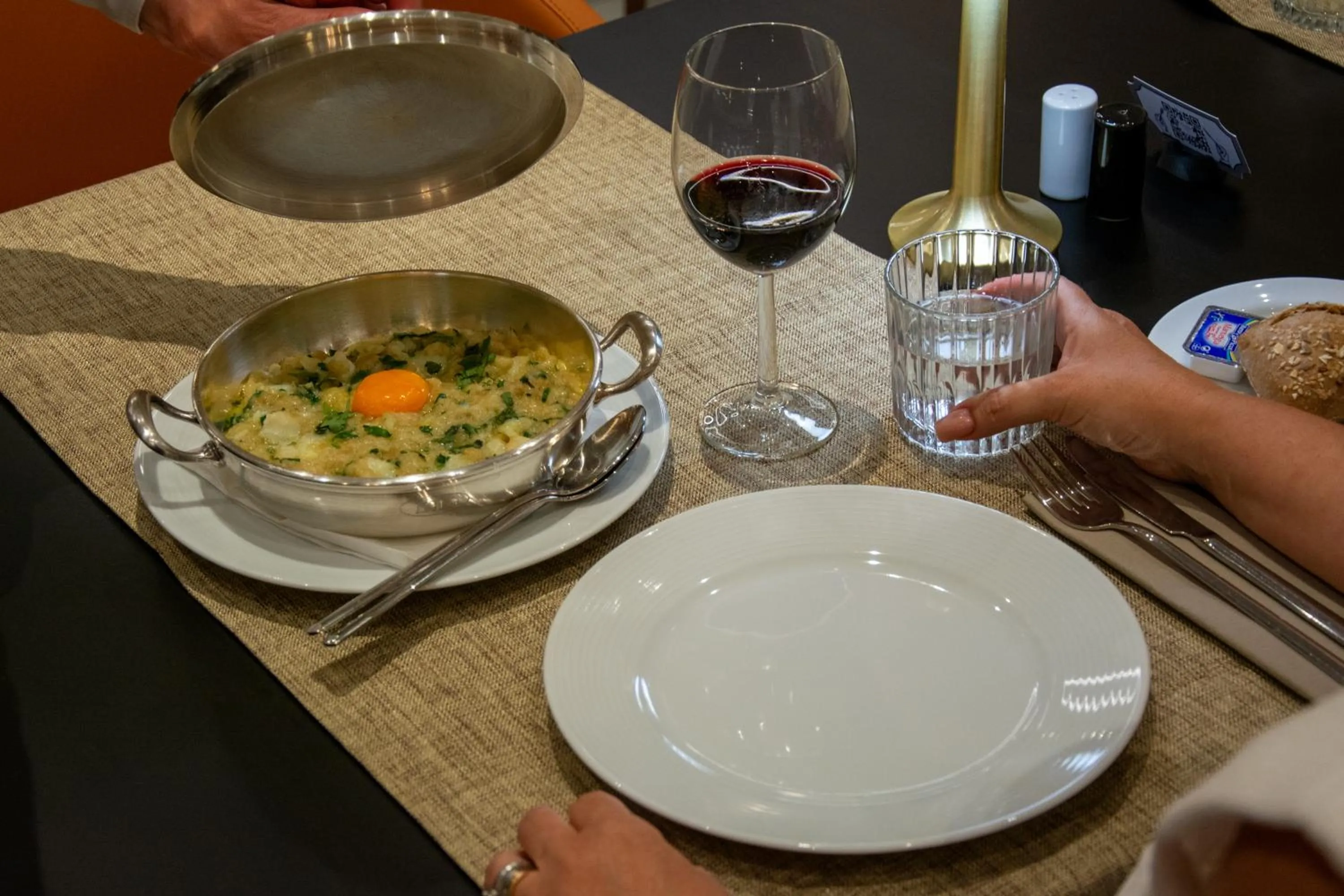 Restaurant/places to eat in VIP Executive Zurique Hotel