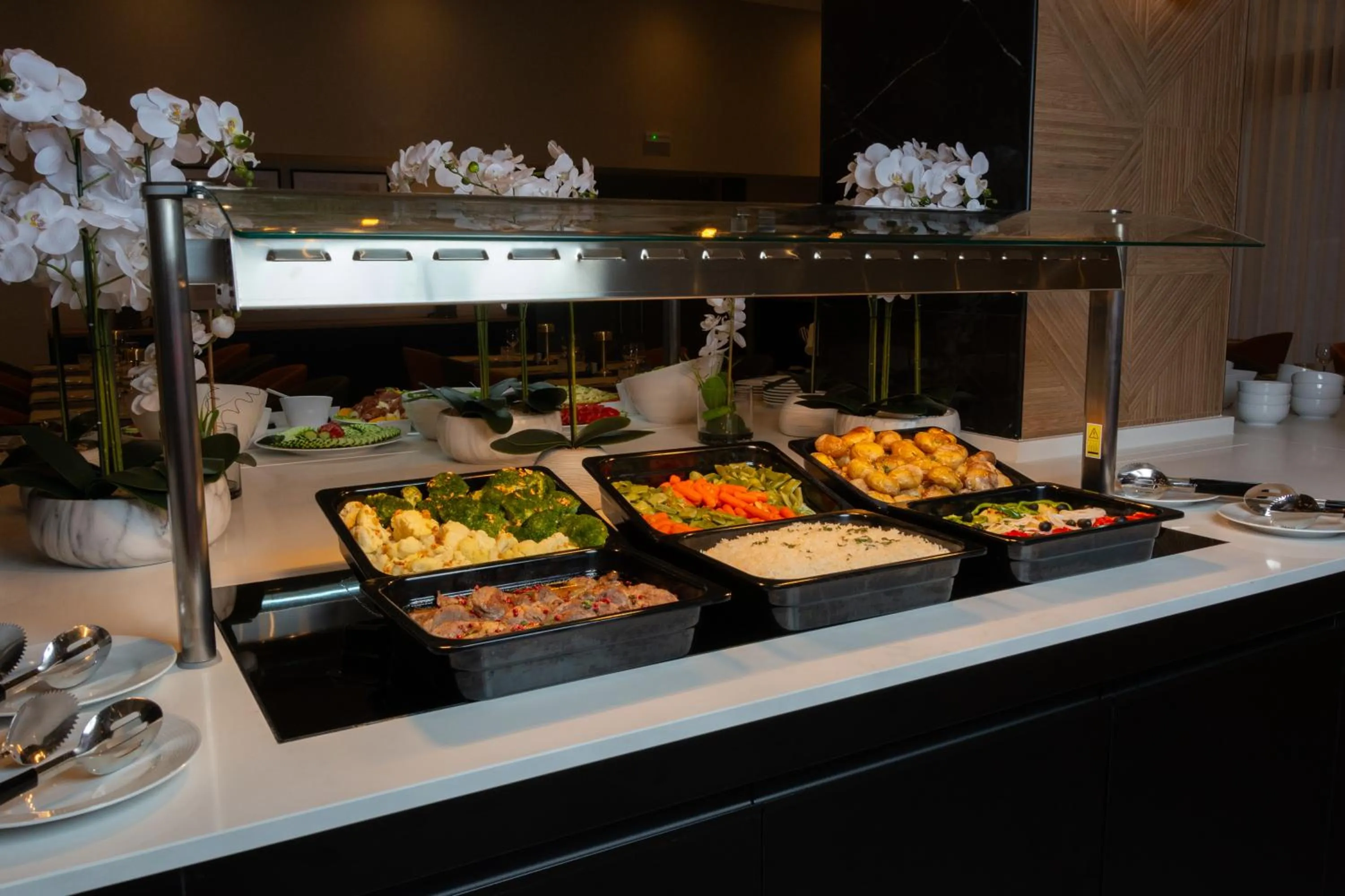 Restaurant/places to eat in VIP Executive Zurique Hotel