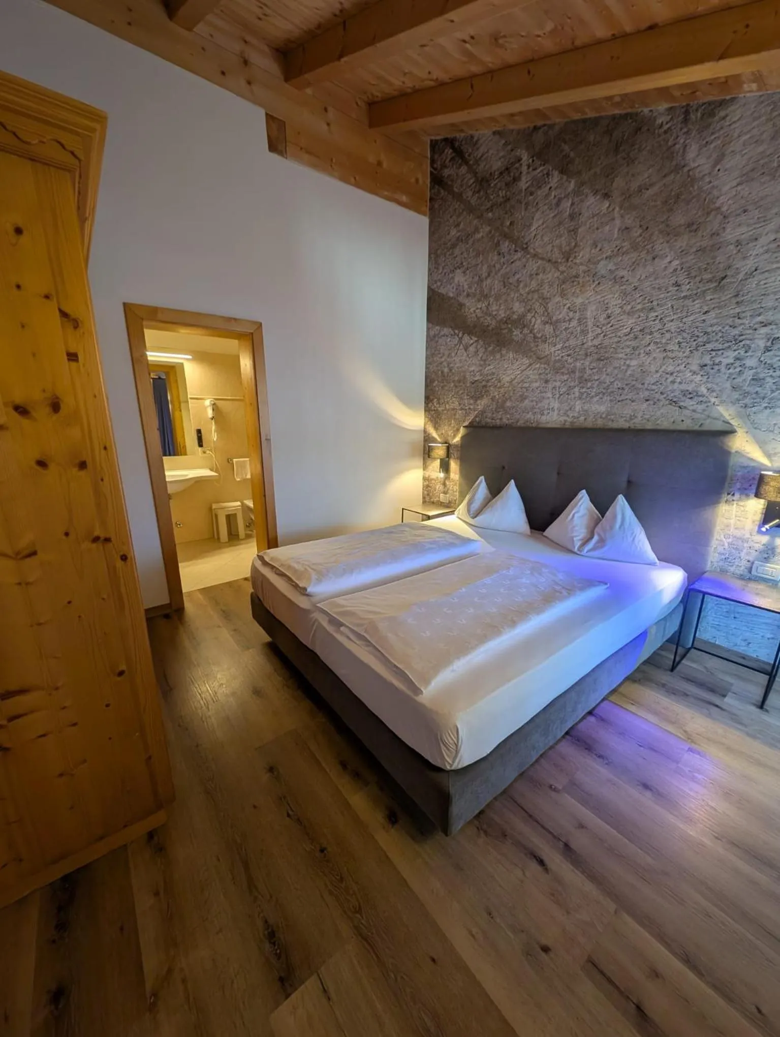 Photo of the whole room, Bed in Eden Apartments