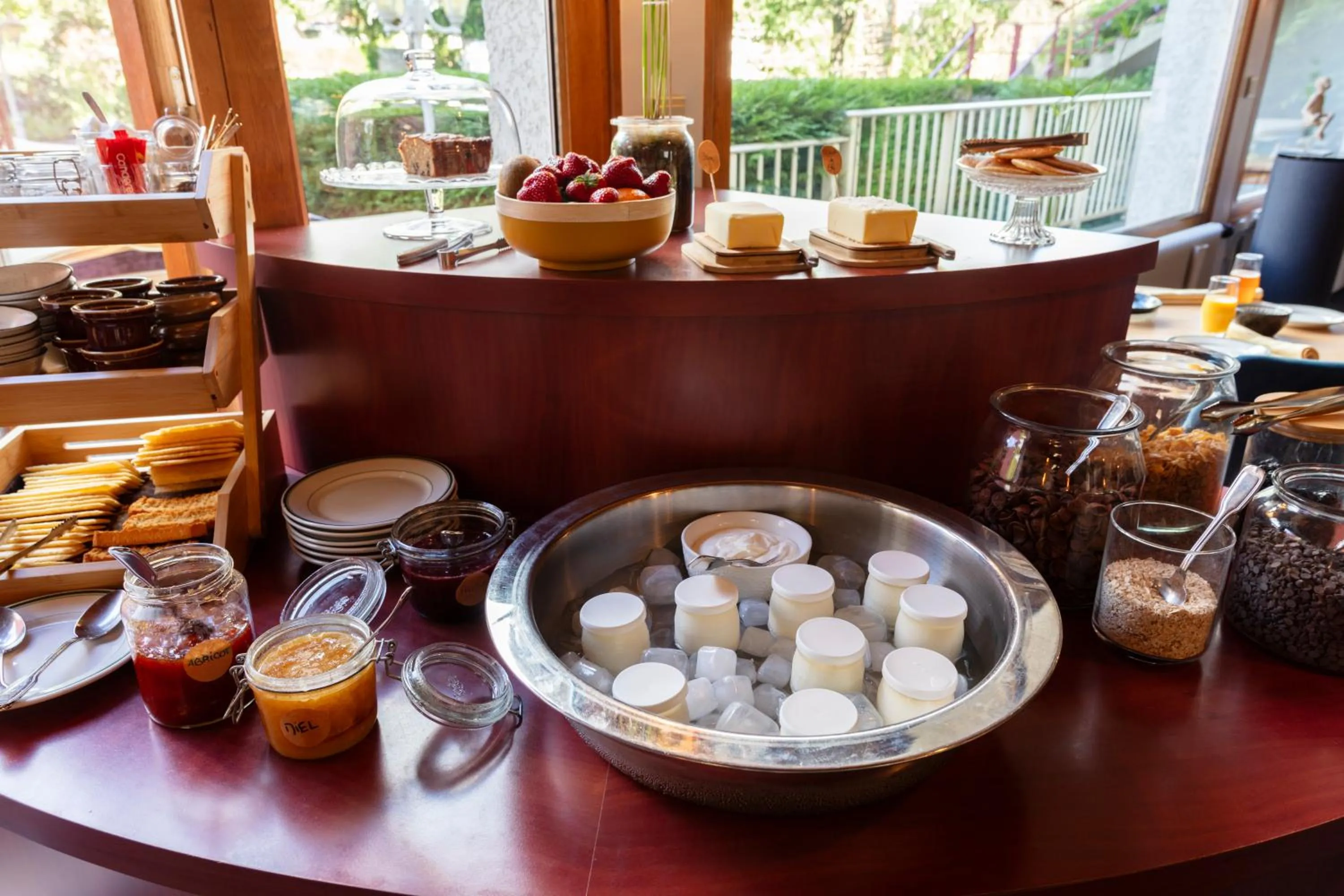 Breakfast in Hotel Restaurant Les Glycines