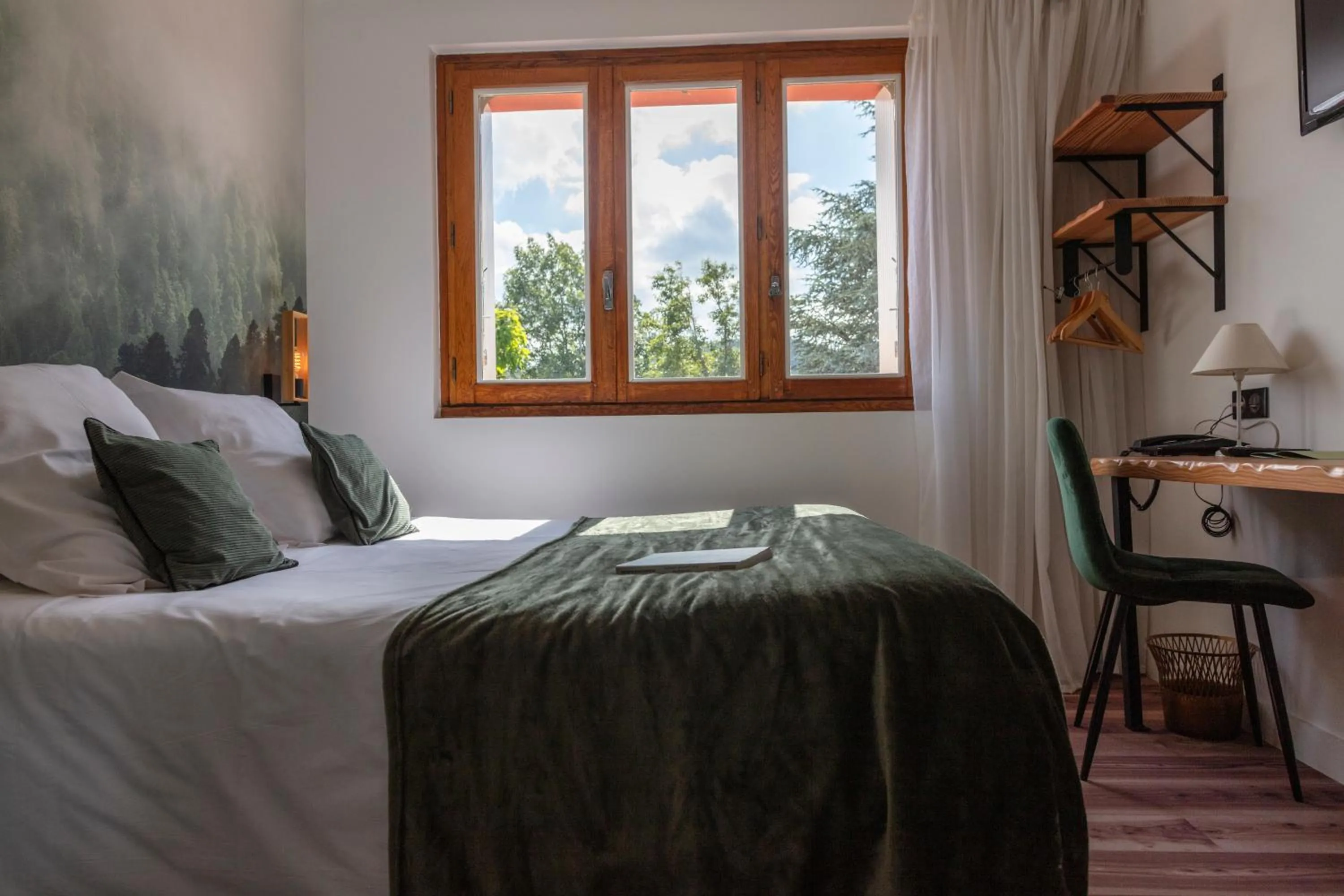 Bedroom, Bed in Hotel Restaurant Les Glycines