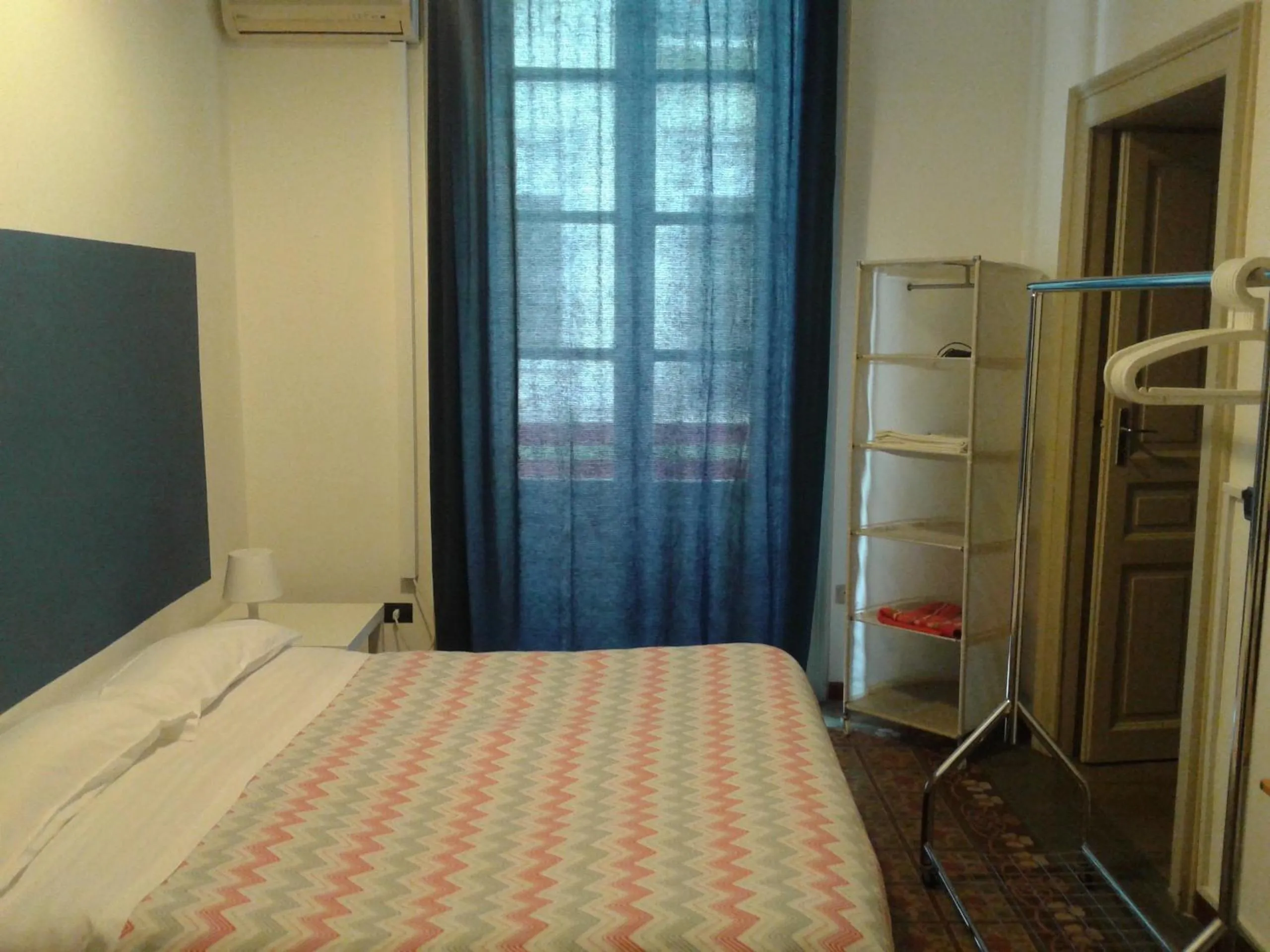 B&B CARAVAGGIO basic rooms near Ortigia