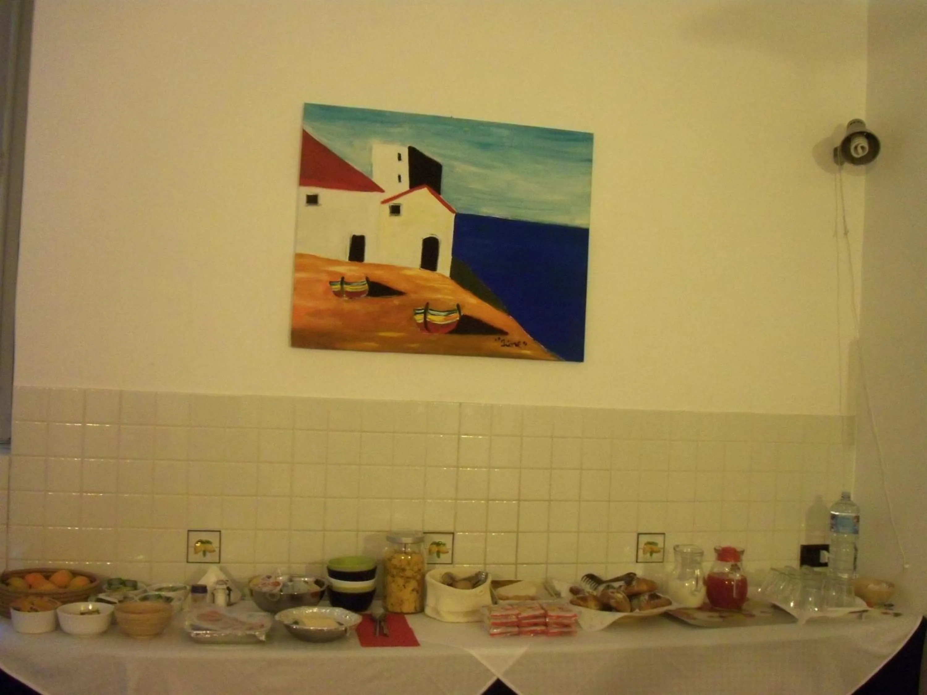 Food and drinks in B&B CARAVAGGIO basic rooms near Ortigia