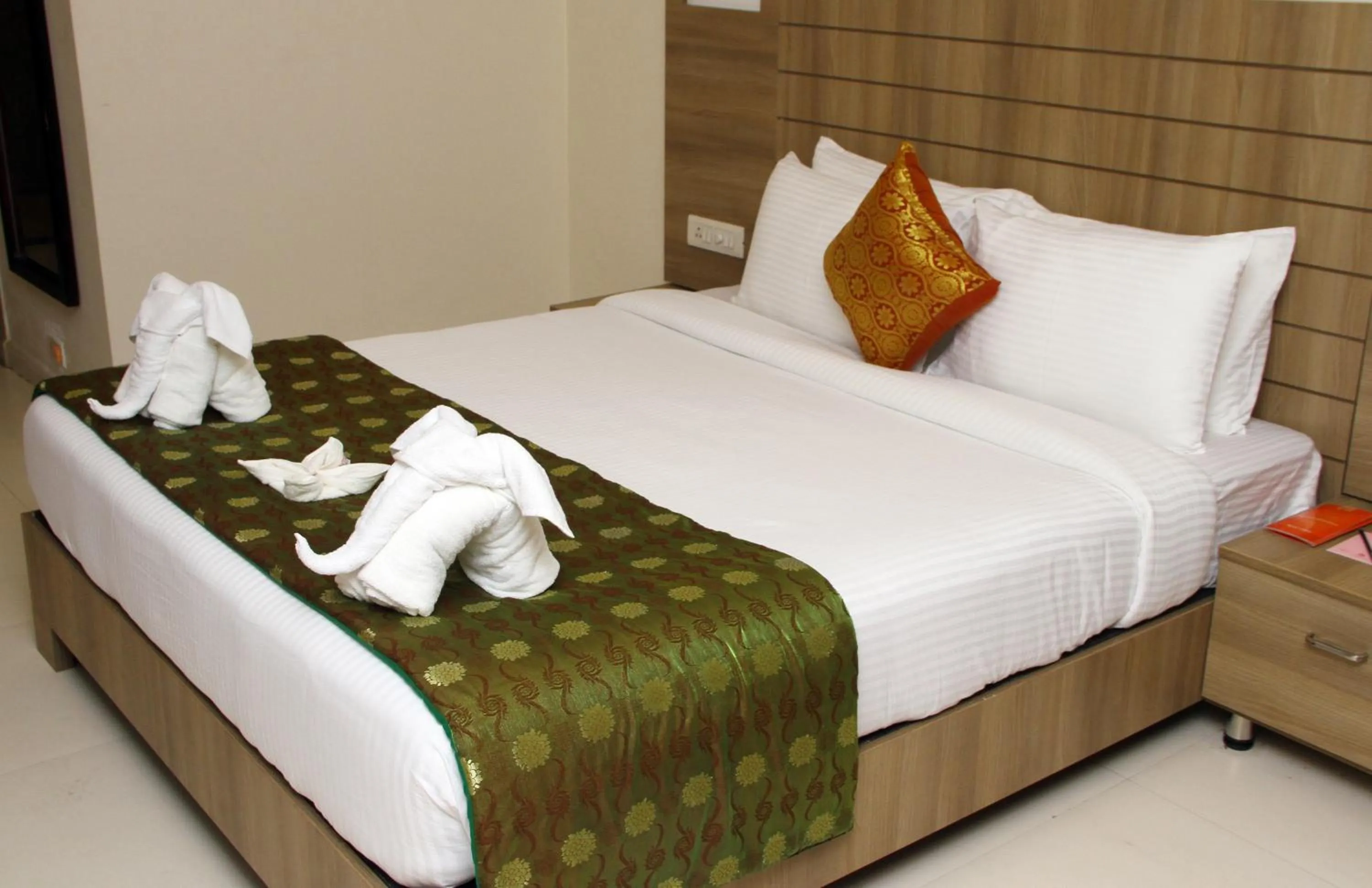 Bedroom, Bed in Vinayaga by Poppys ,Kumbakonam