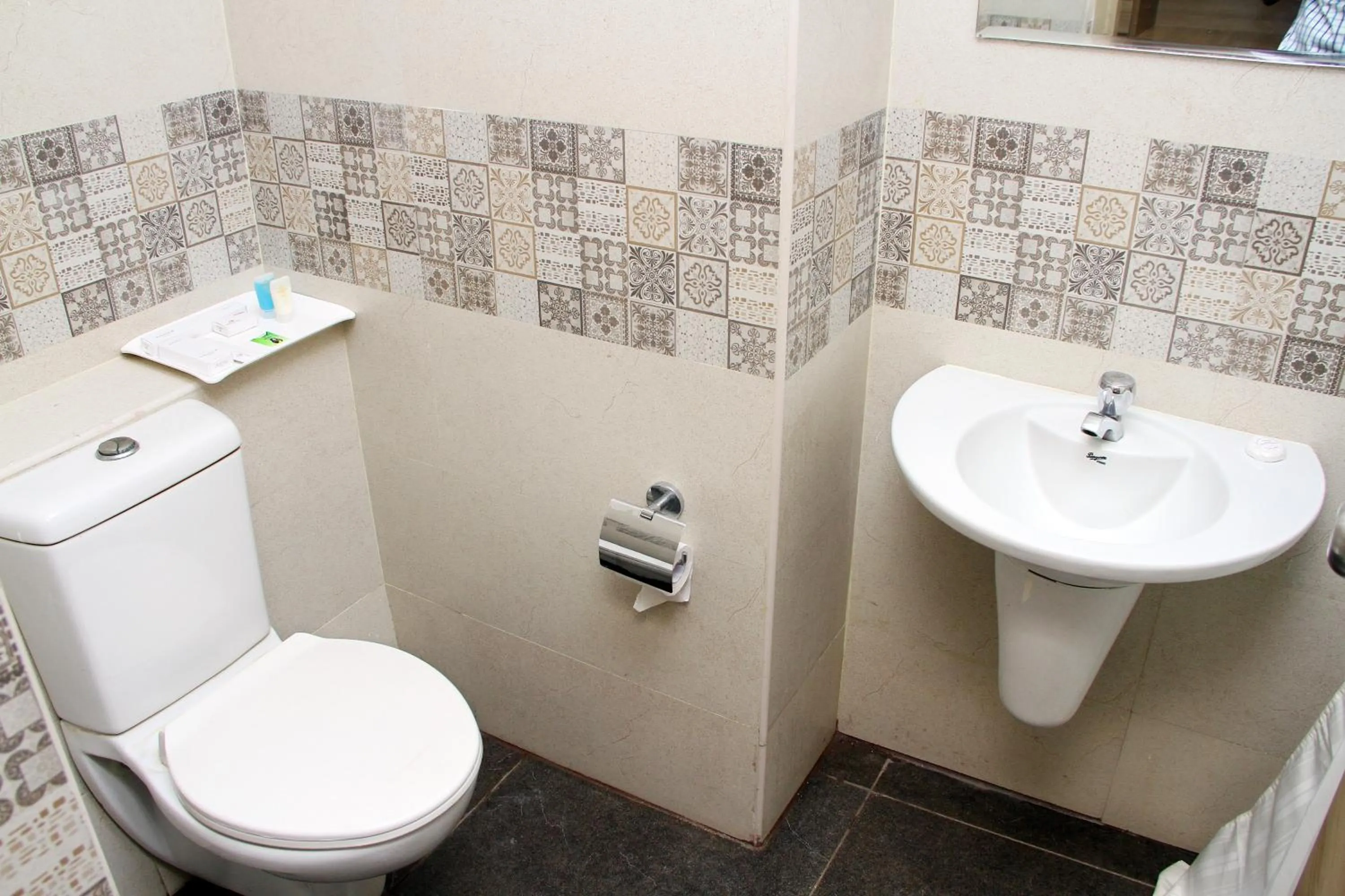 Bathroom in Vinayaga by Poppys ,Kumbakonam