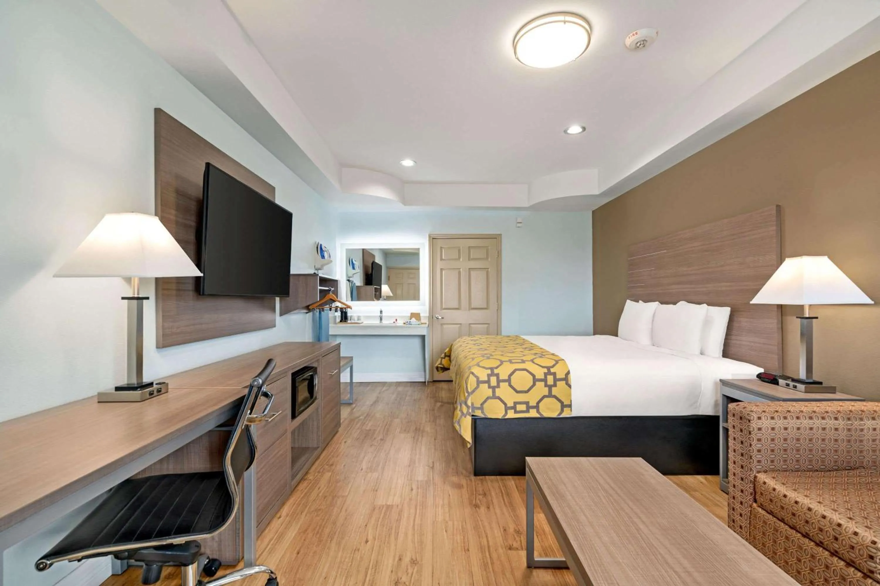 Photo of the whole room, Bed in Baymont by Wyndham Kingwood