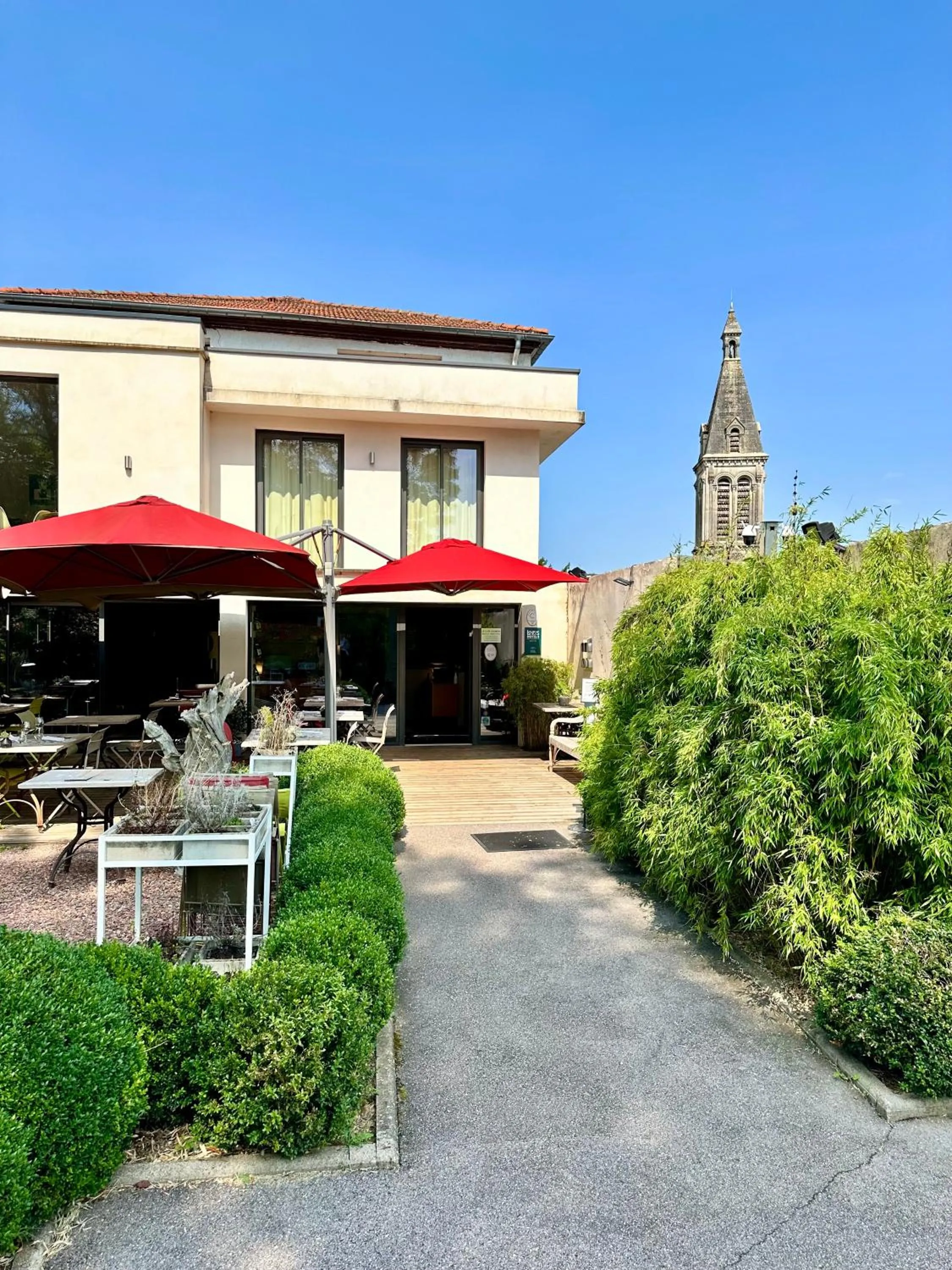 Restaurant/places to eat in Le Clos Jeannon