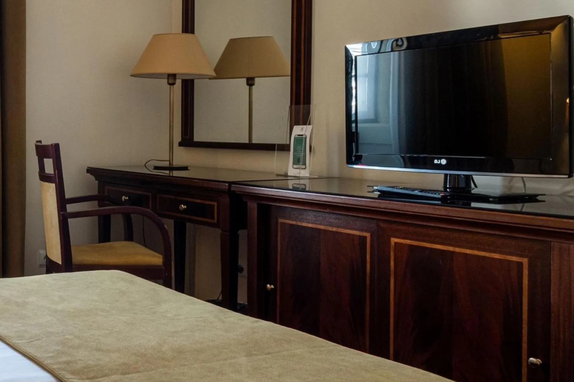 TV and multimedia, Bed in Vila Gale Ericeira