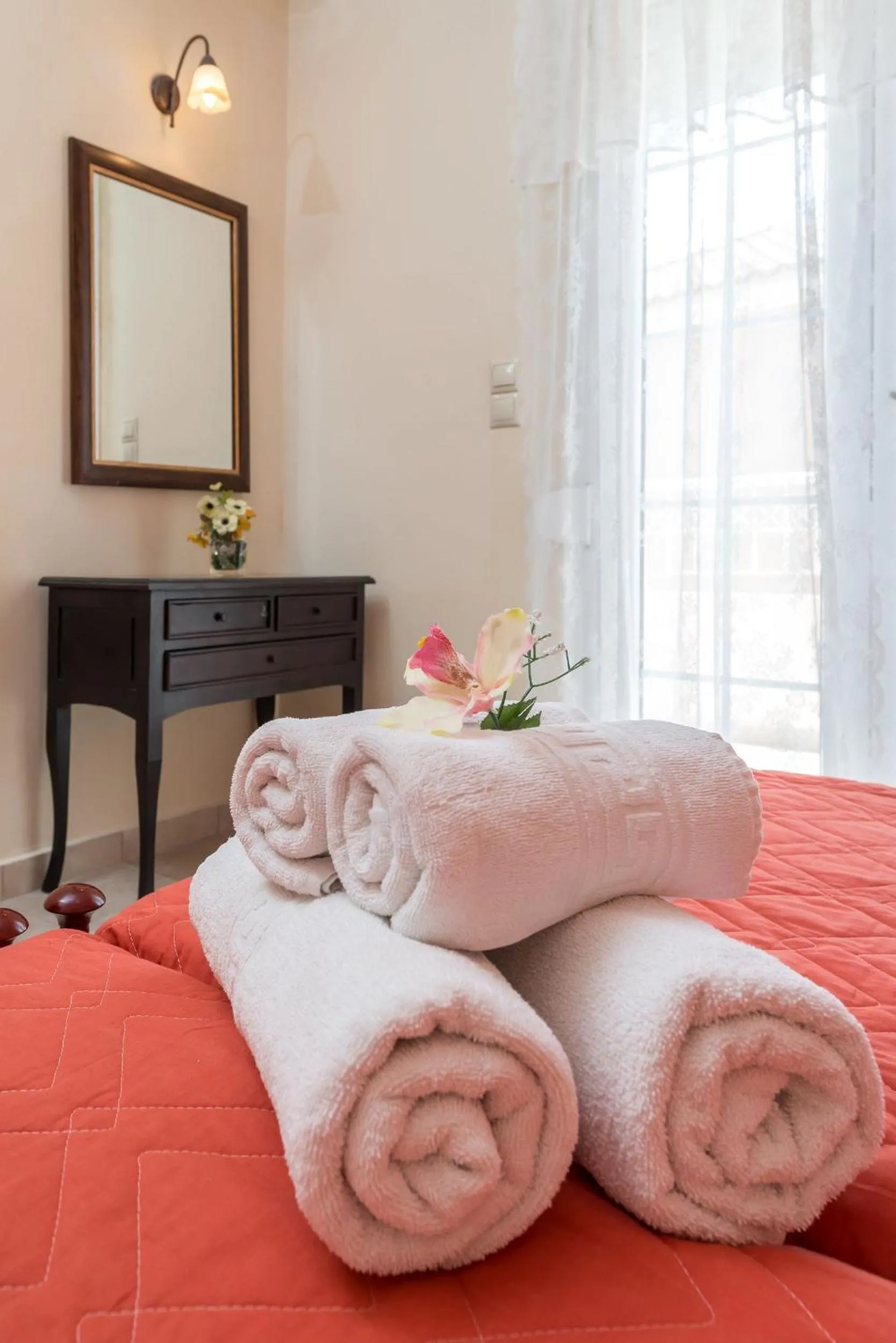 Decorative detail, Bed in Lorenzo Villas with Private Pool, 200m from the beach, by ZanteWize