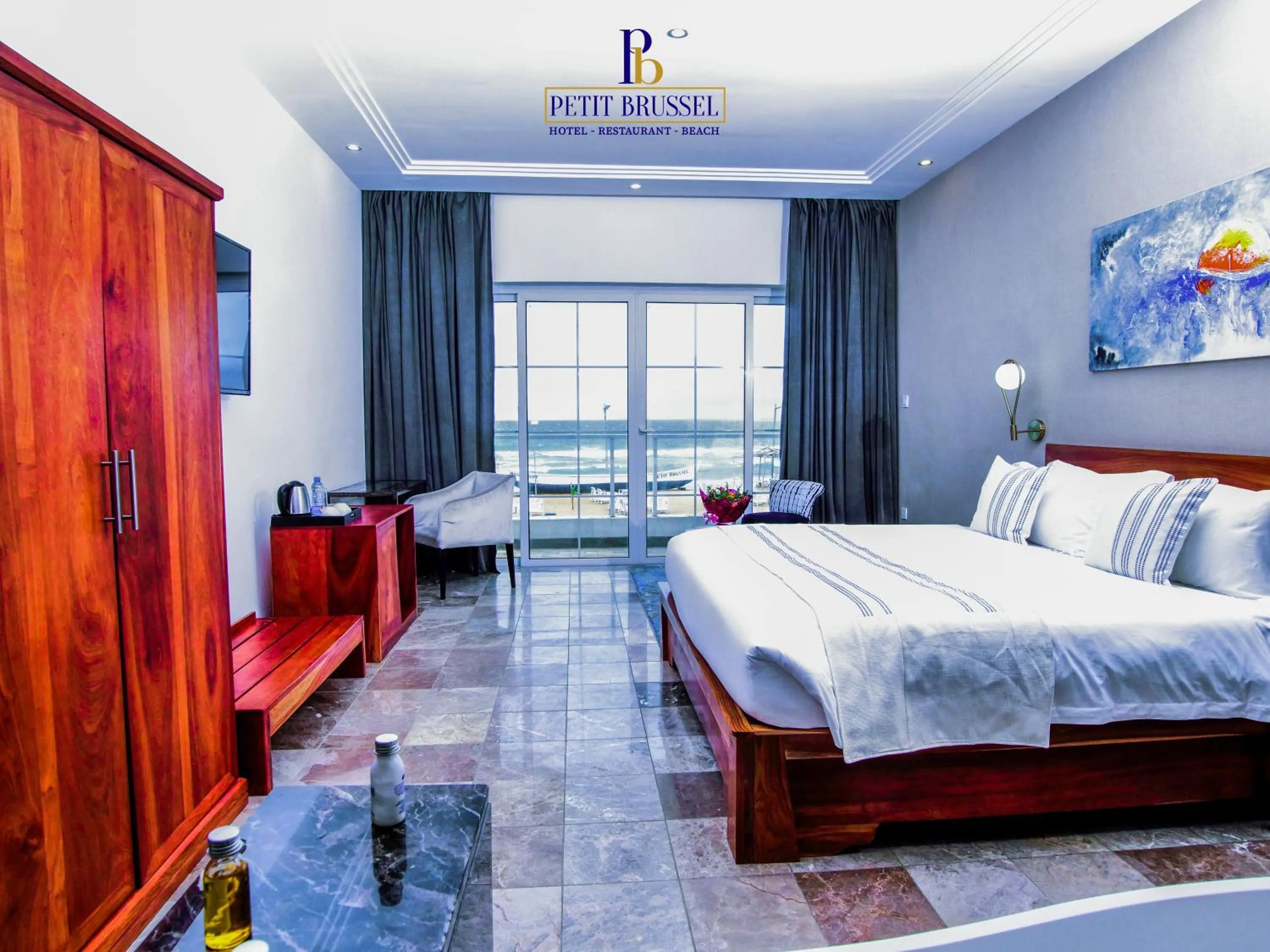 Photo of the whole room, Bed in Hotel Petit Brussel